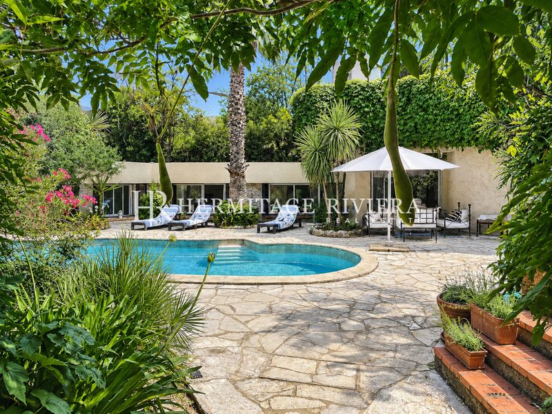 Spacious home in calm flat extensive grounds