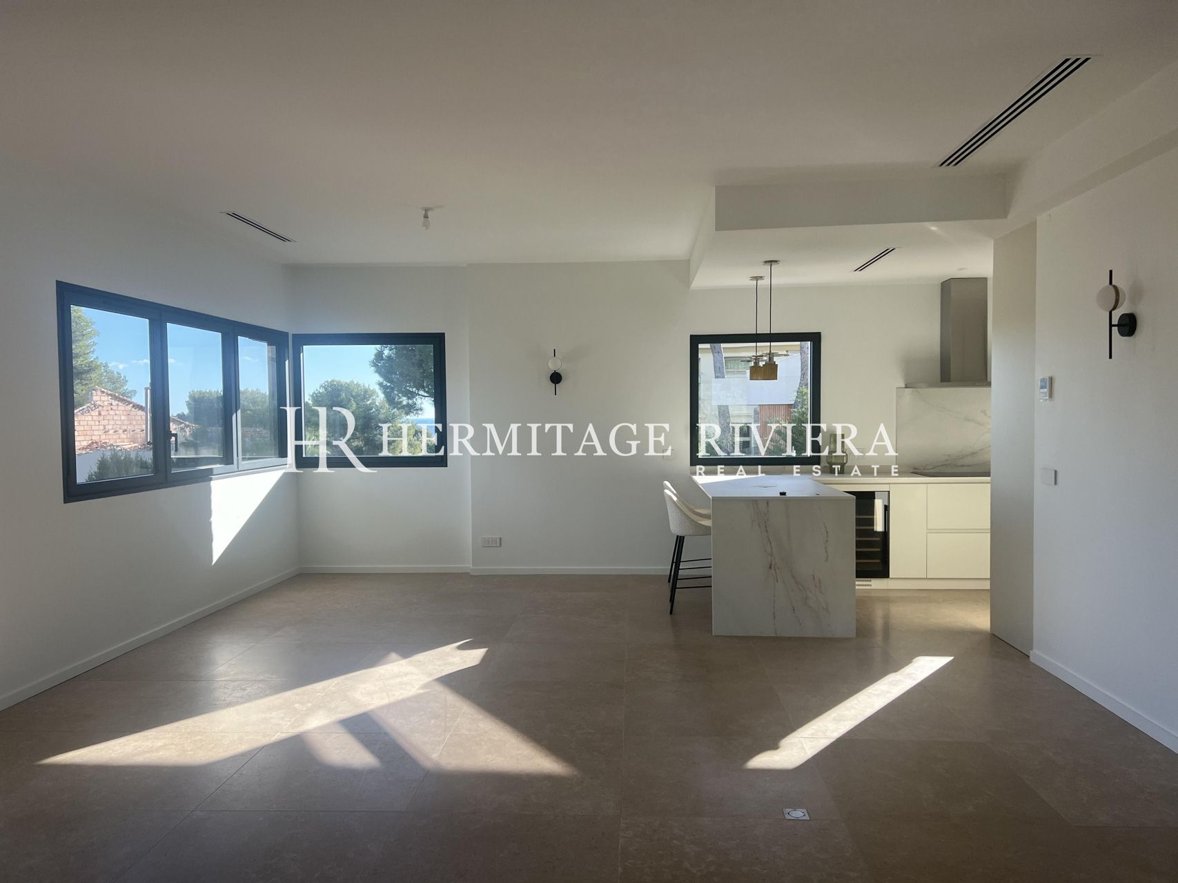 Renovated - Quiet residential area - Sea view  (image 3)