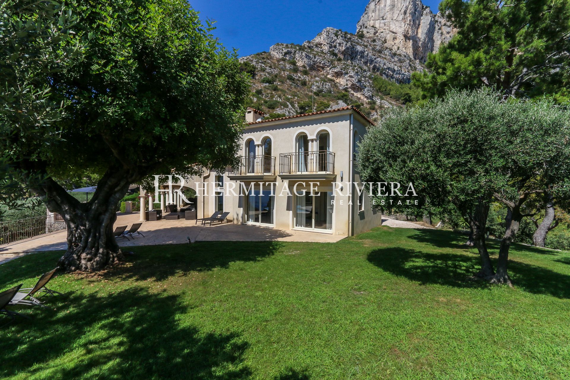 Property overlooking Monaco - Sea views - Pool - Flat garden  (image 27)