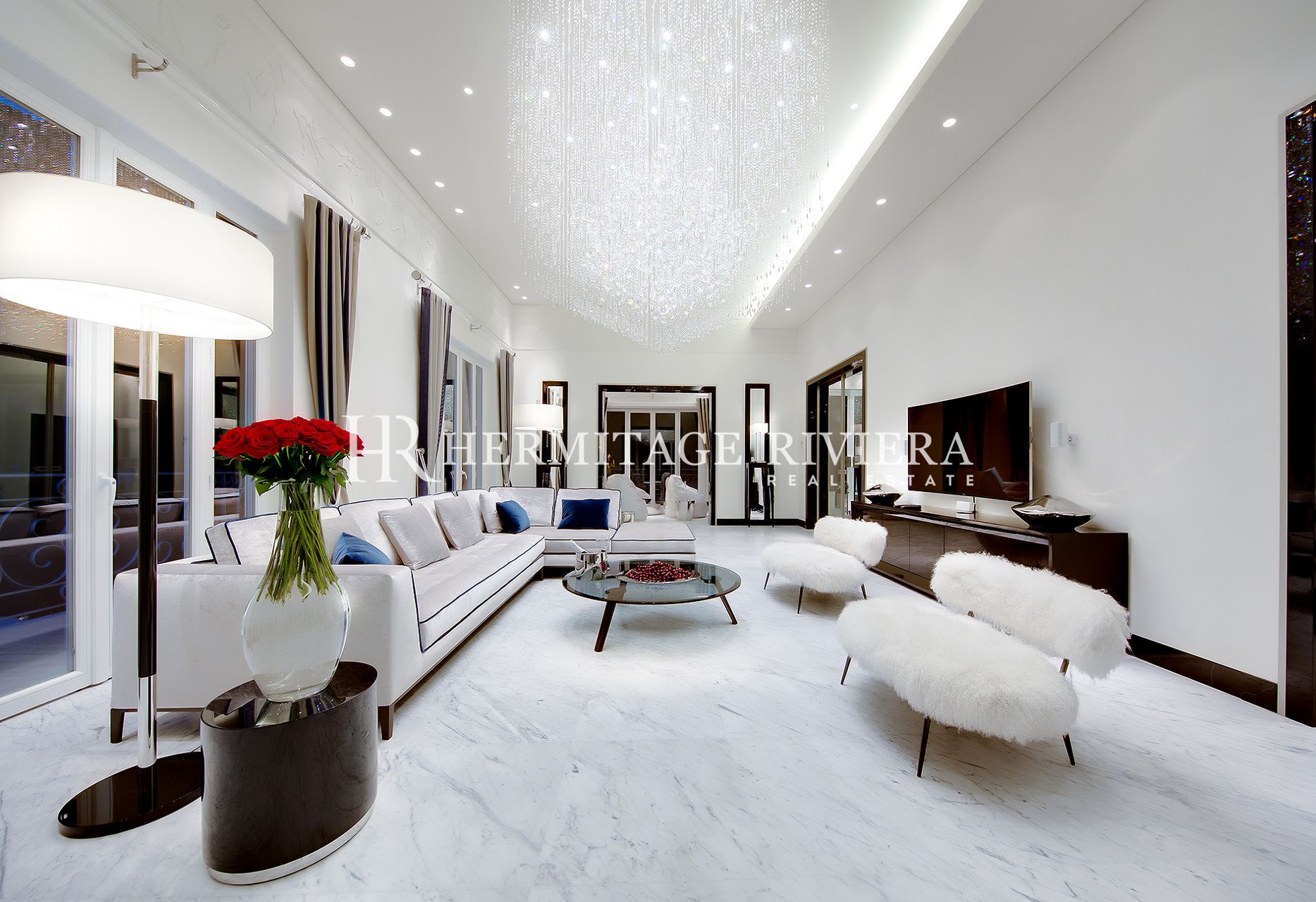 Lavish waterfront property (image 6)