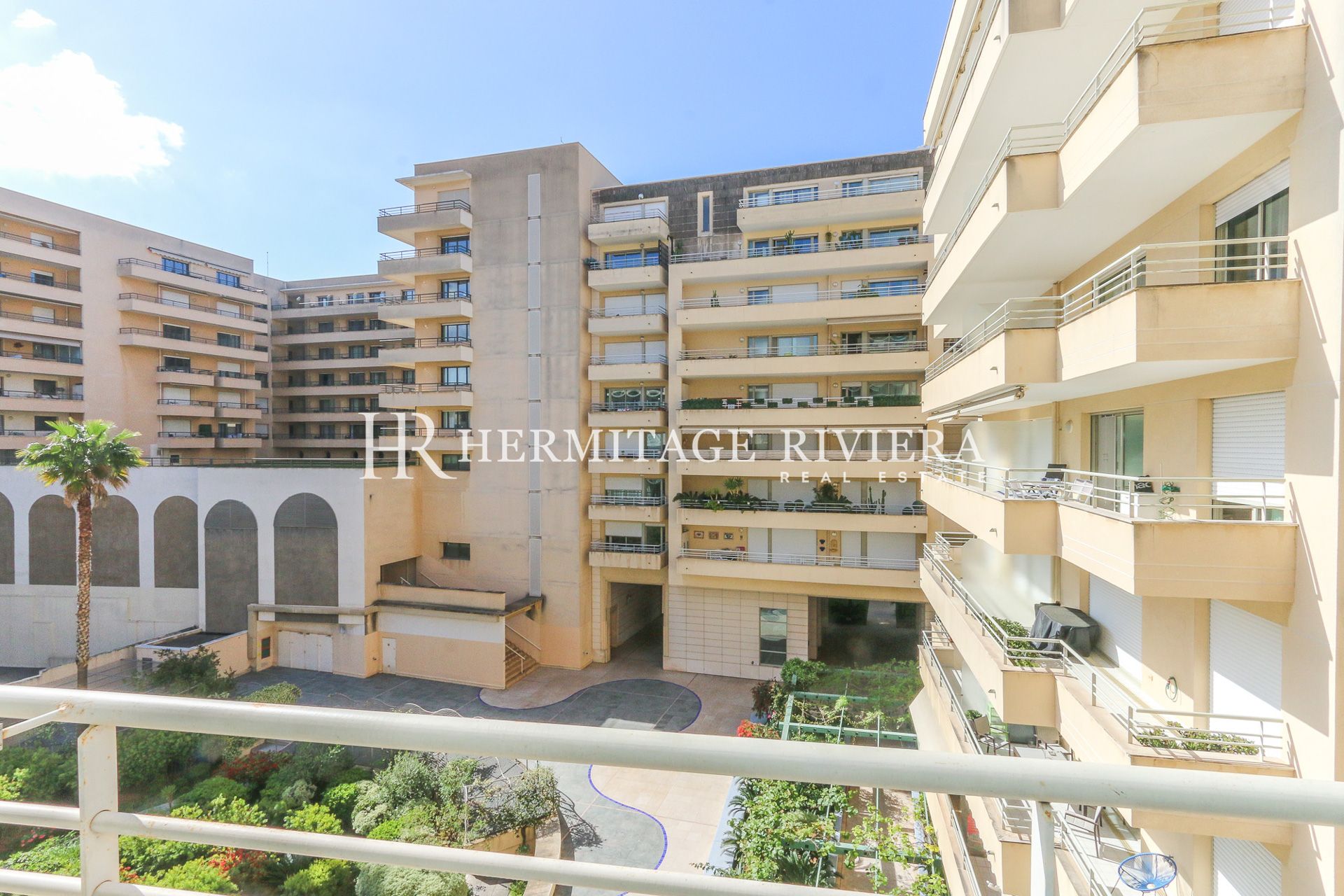 Monolocale con terrazza in piazza d'oro (immagine 9)