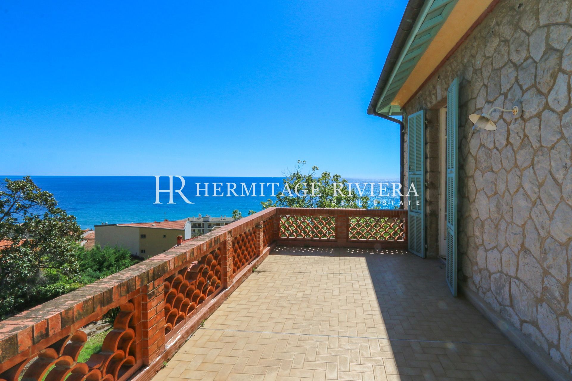 Elegant 19th century stone mansion with sea view (image 25)
