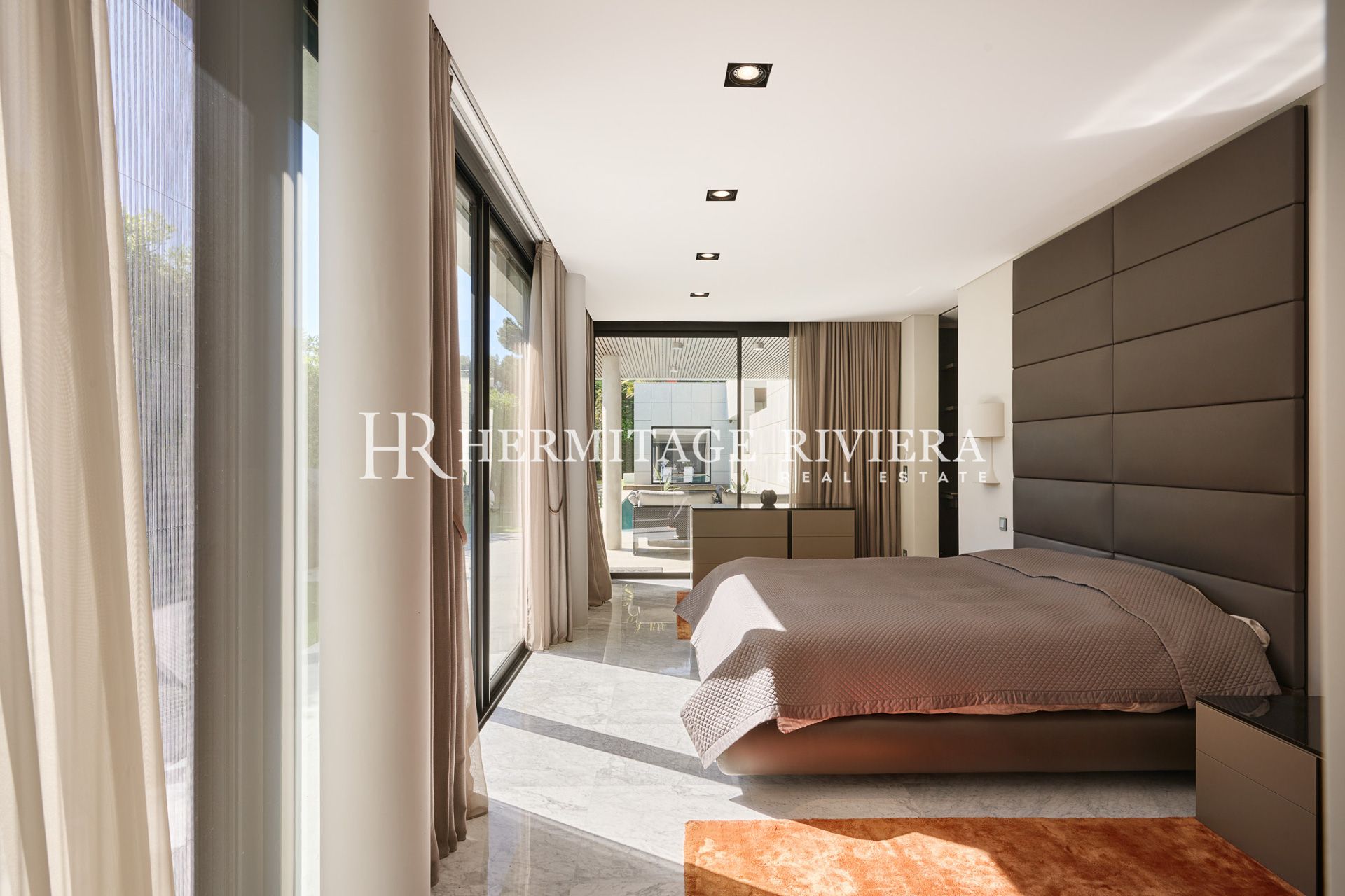 Exceptional contemporary villa panoramic views over the bay of Villefranche (image 24)