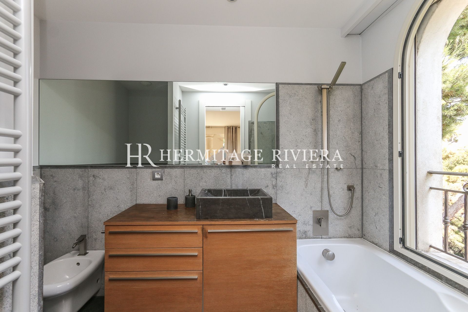 Property overlooking Monaco - Sea views - Pool - Flat garden  (image 23)