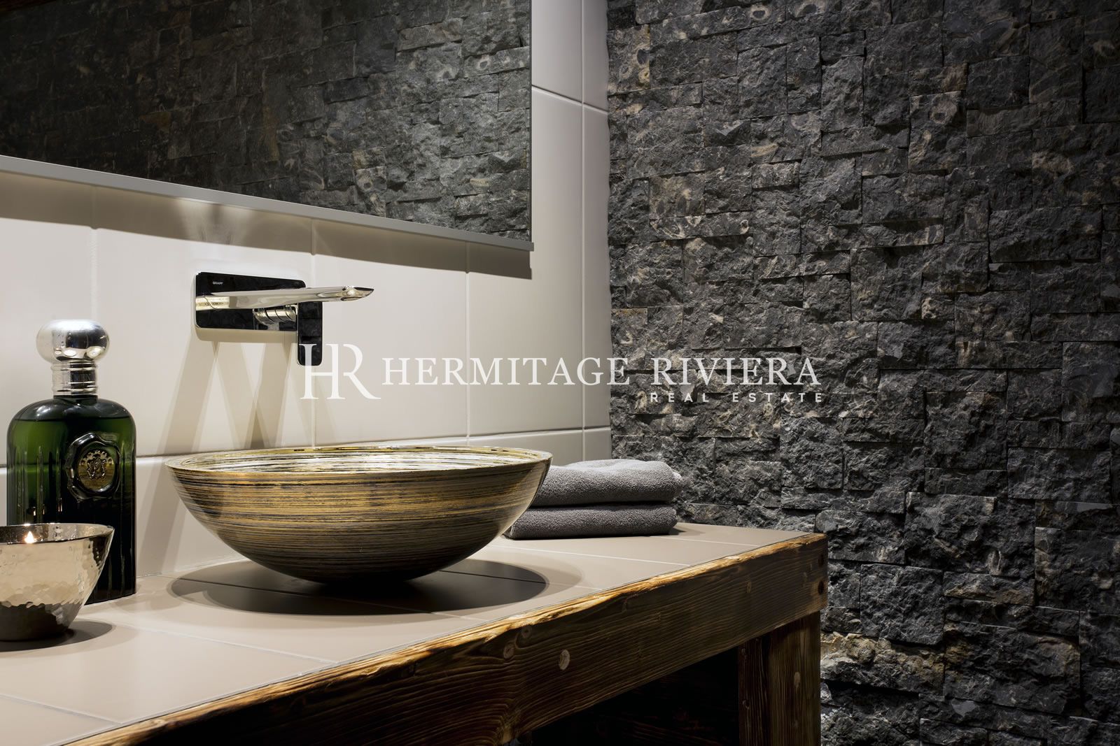 Luxury chalet by the slopes (image 16)