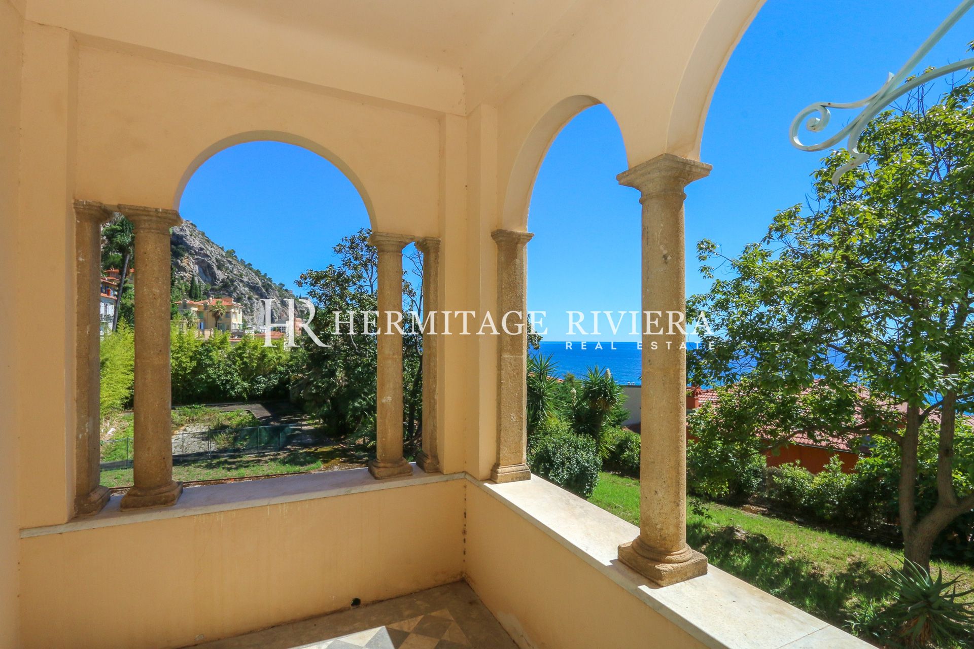 Elegant 19th century stone mansion with sea view (image 17)