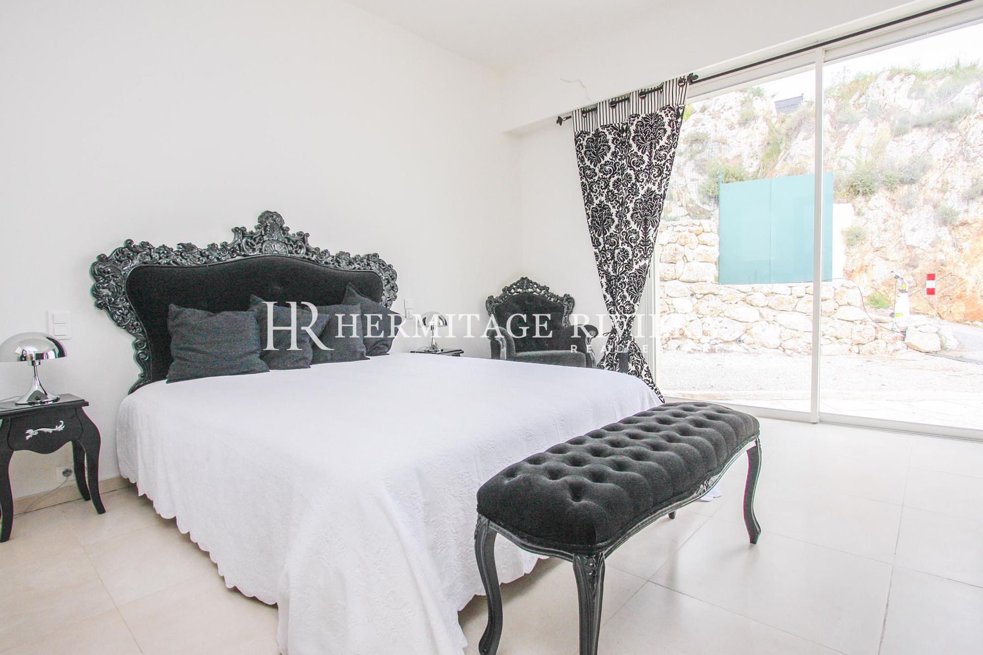 Villa moderna - Proprietà chiusa - Vista mare (immagine 9)
