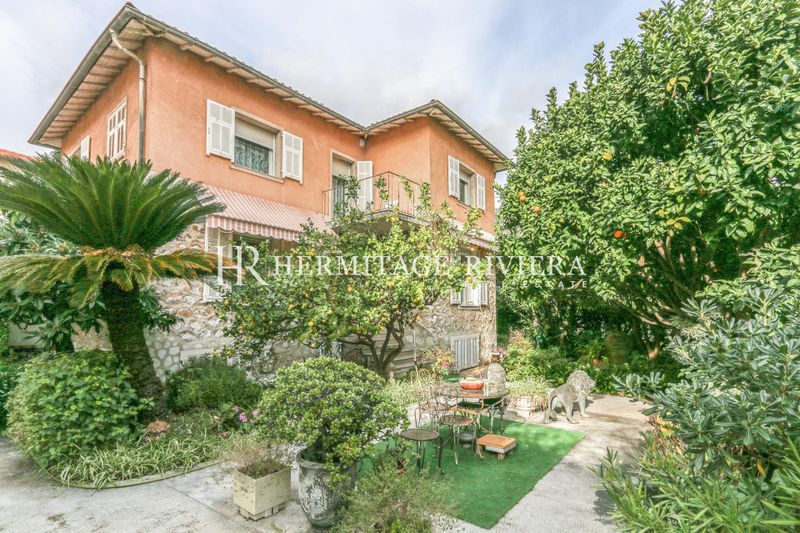 Villa en el centro de la ciudad en una zona tranquila