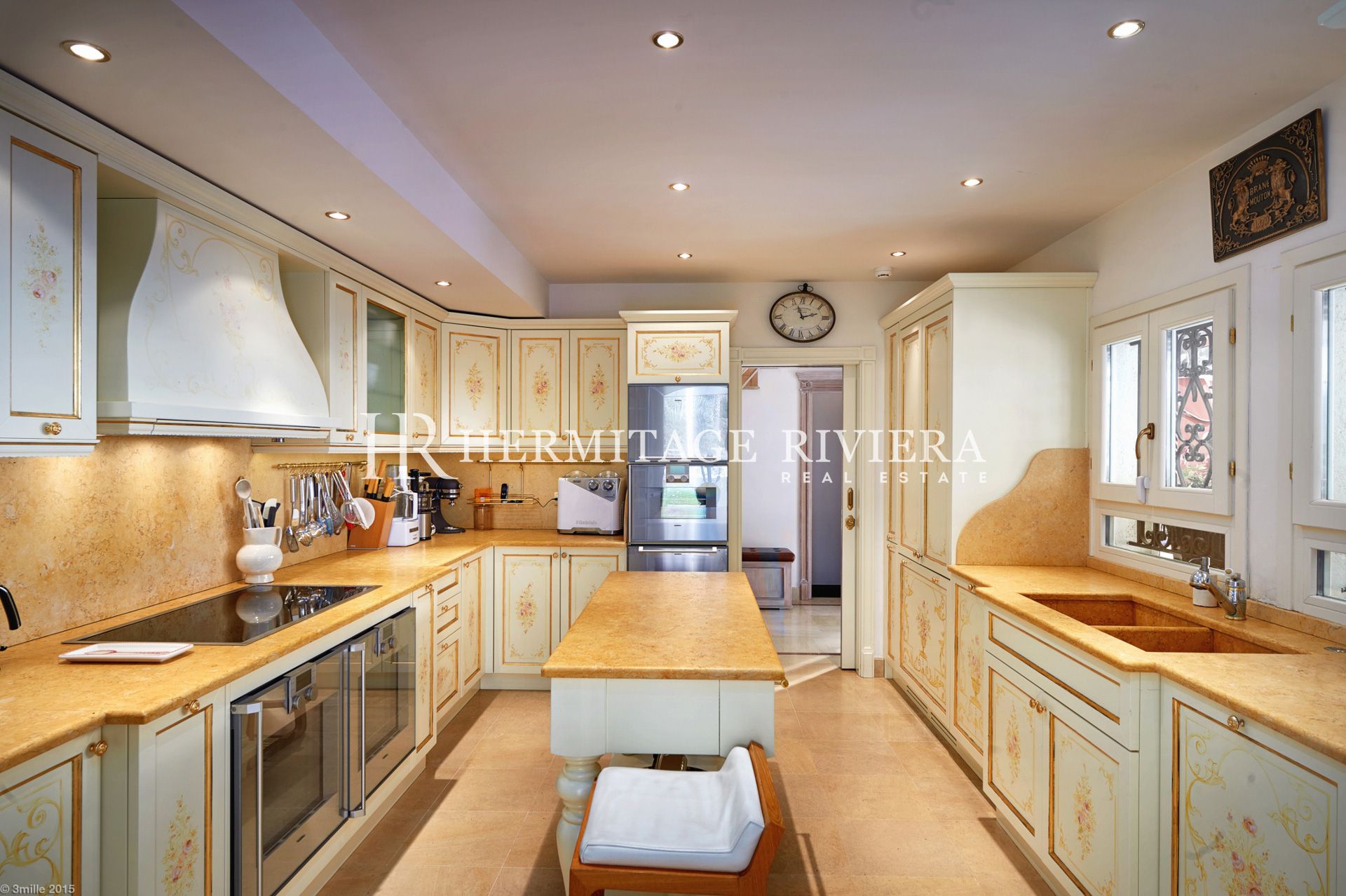 Stunning property - Tennis court - Football field - Heliport (image 9)
