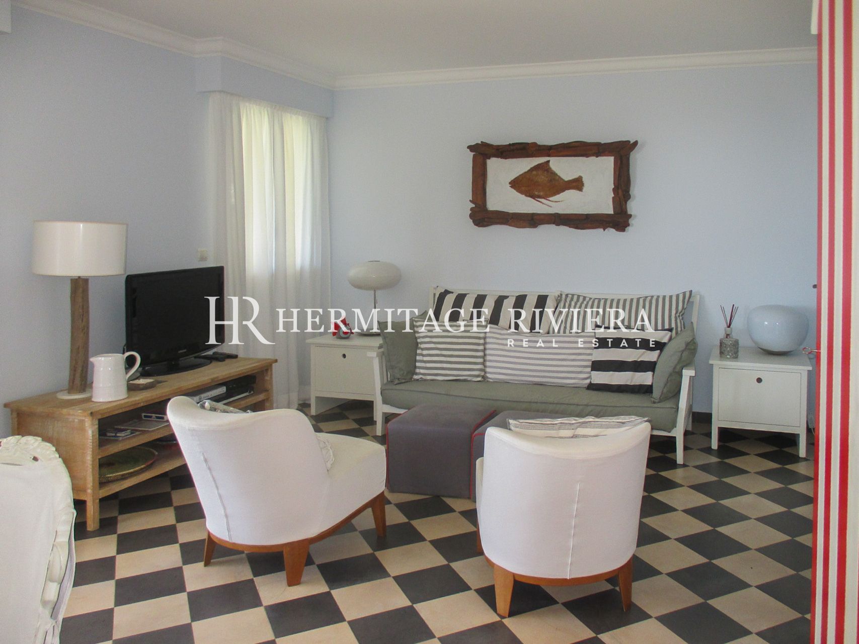 3 bedroom apartment with private garden (image 7)