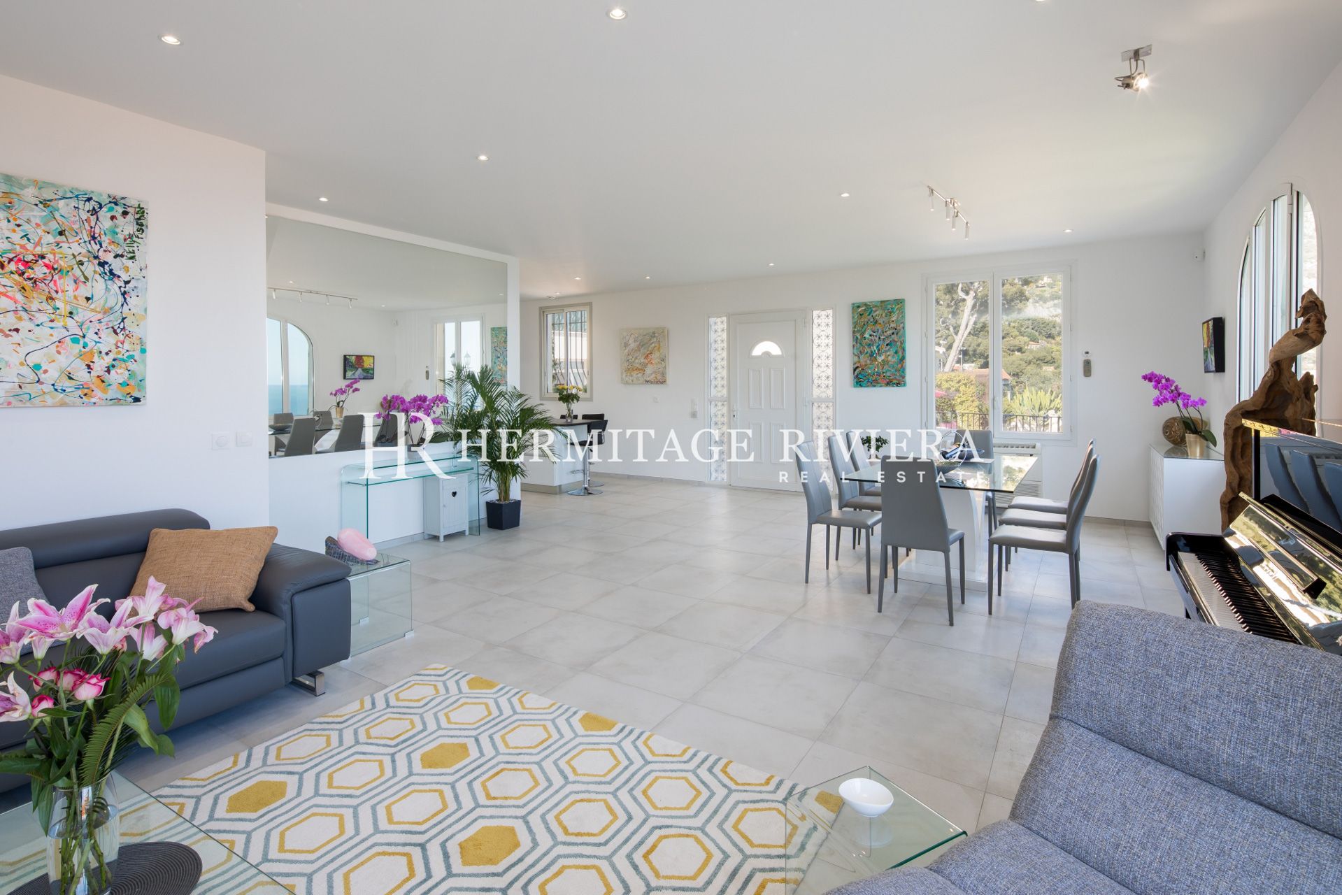 Close to the beach - Pool - Sea views (image 10)
