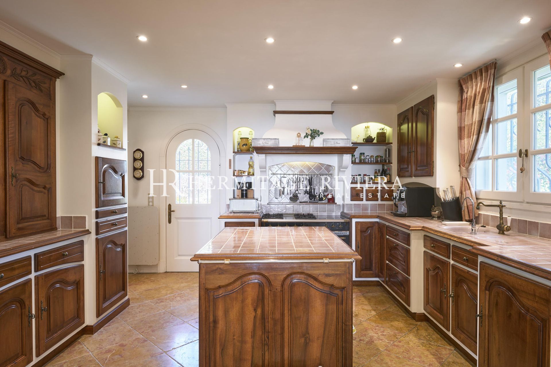 Красивое владение с видом на море (изображение 17)