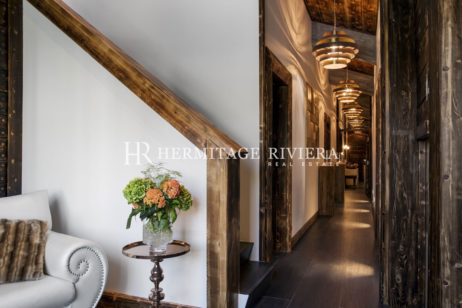 Luxury chalet by the slopes (image 30)