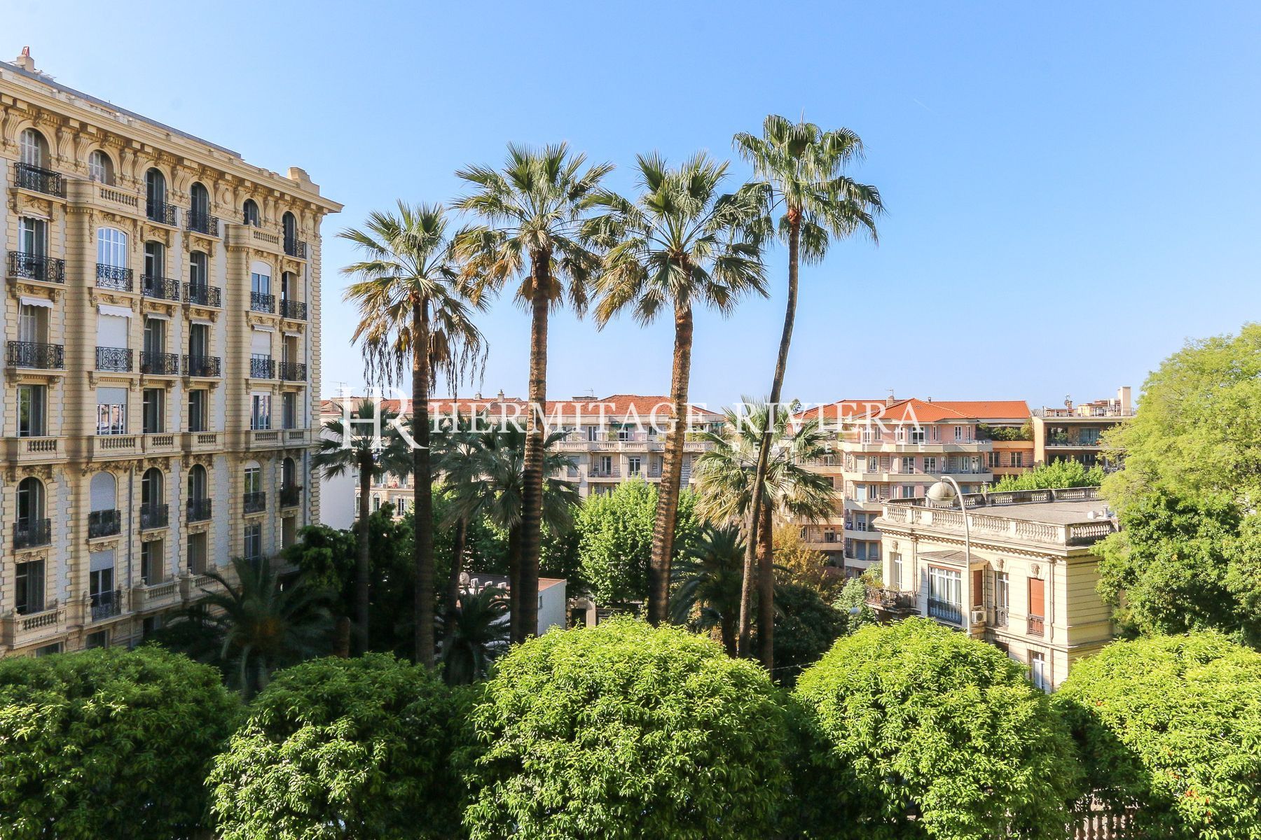 Renovated furnished apartment - Classic bourgeois residence (image 2)