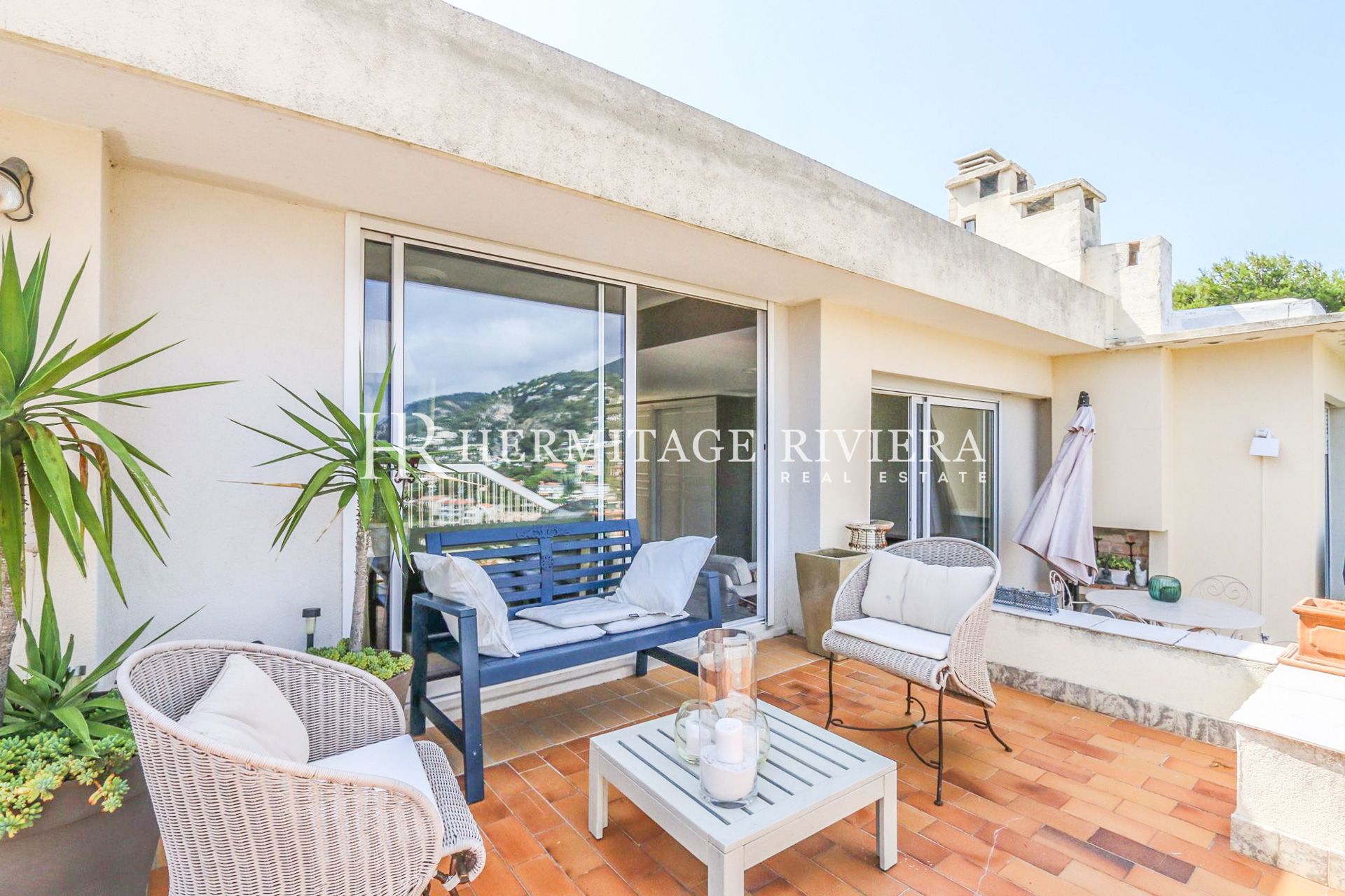 Penthouse - 2 bedroom - Panoramic sea views - Terrace (image 1)