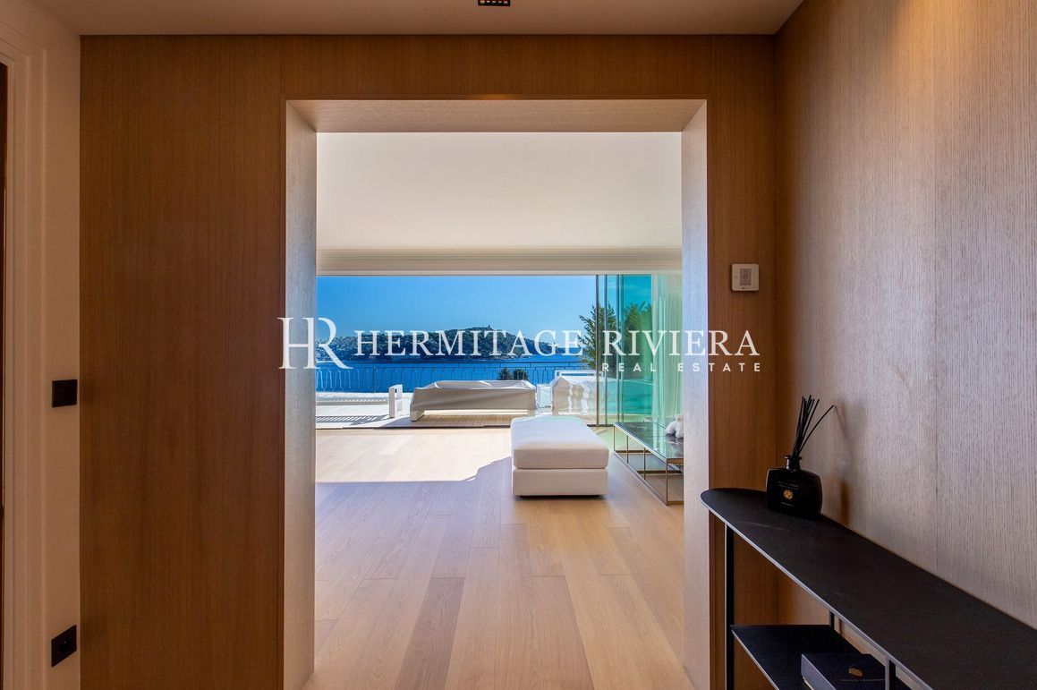 Beautifully renovated penthouse (image 10)