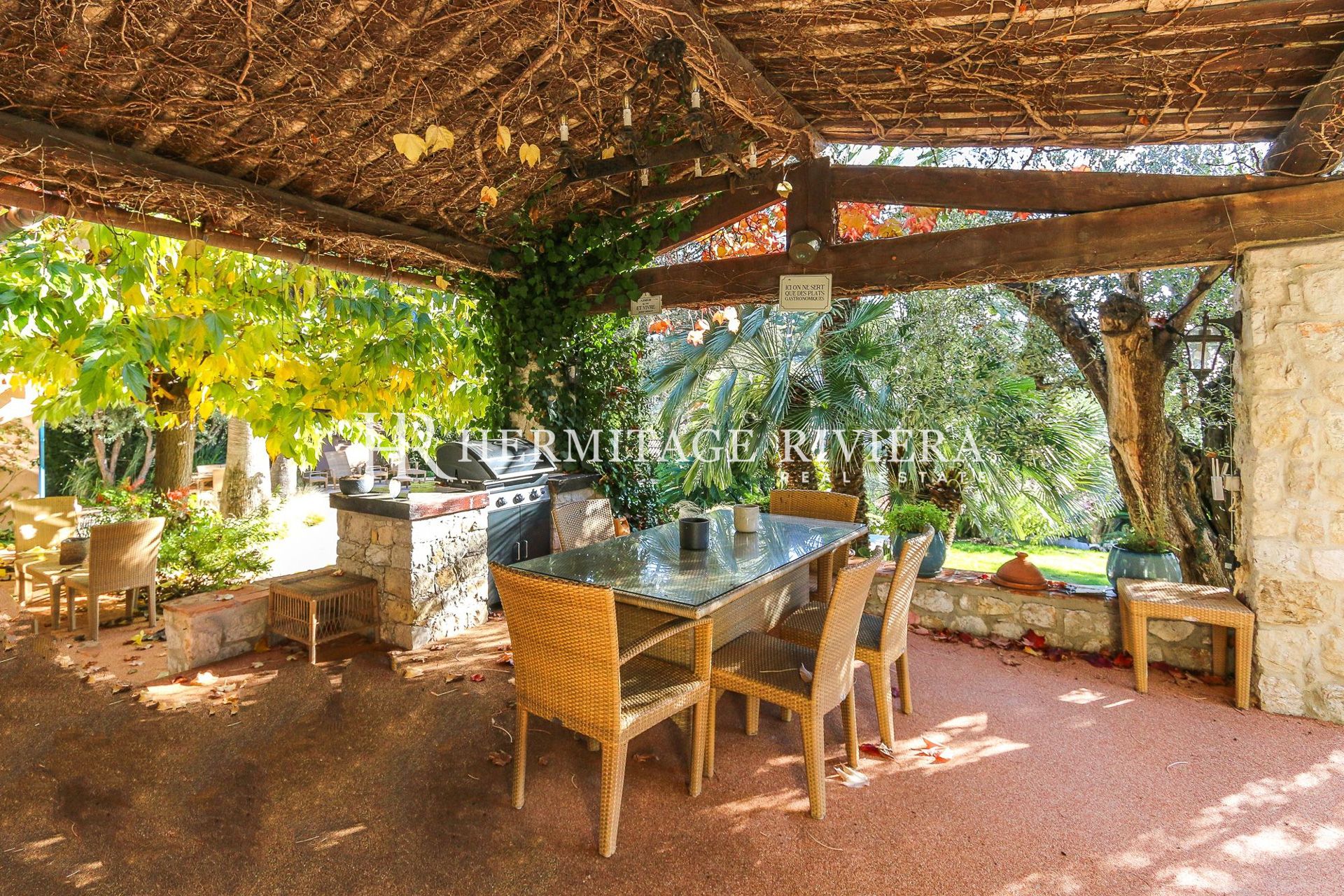 Stängd fastighet - Pool - Havsutsikt  (bild 4)