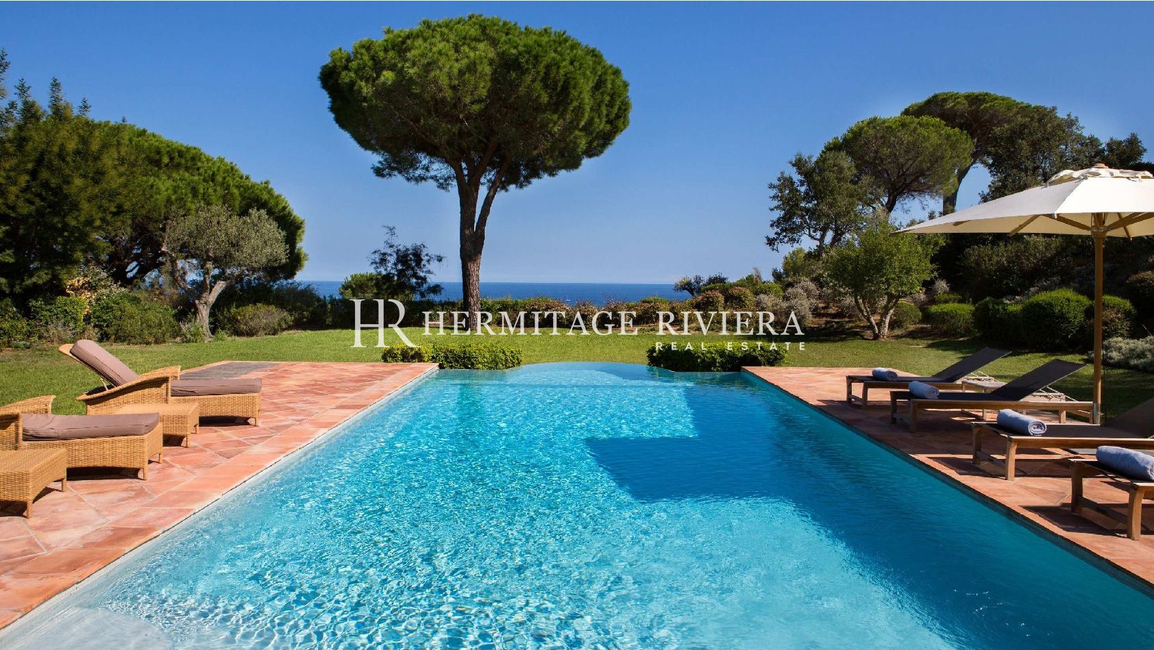 Villa mit Pool und Meerblick in geschlossener Wohnanlage (bild 2)