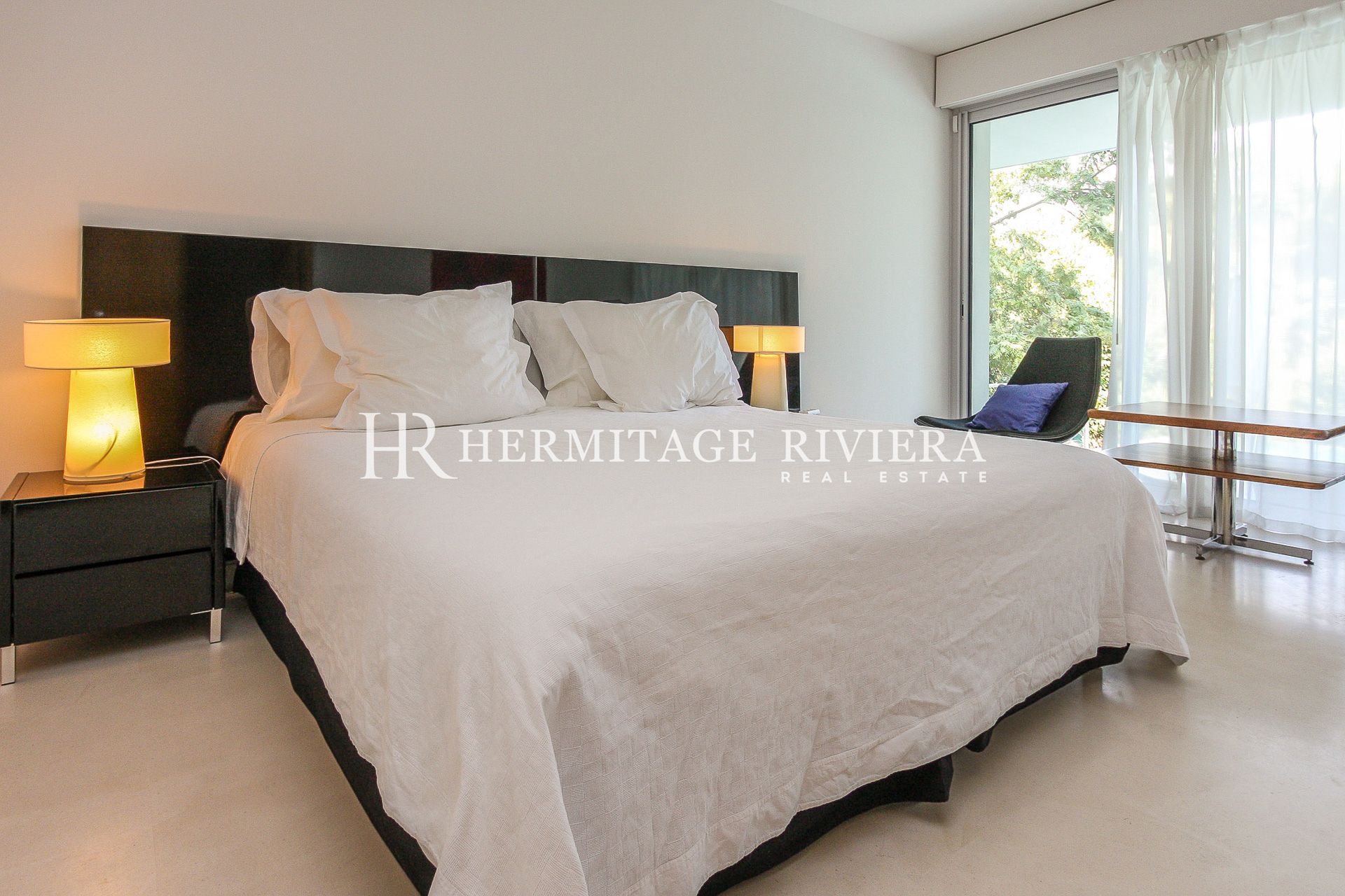 Villa contemporanea in posizione tranquilla - Piscina - Giardino pianeggiante (immagine 16)
