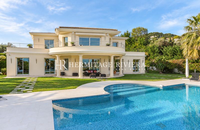 Villa de estilo californiano - Piscina - Vista al mar - Cerca de la playa