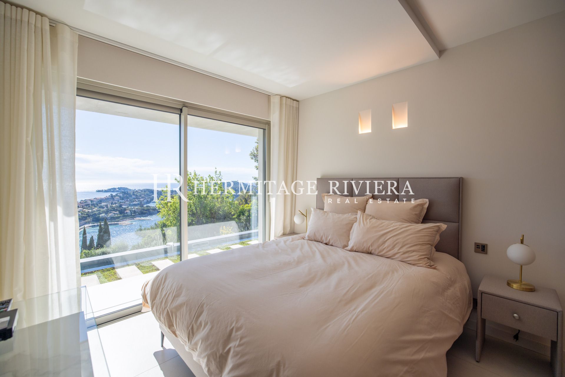 Luxury property - Sew Views - Pool (image 25)