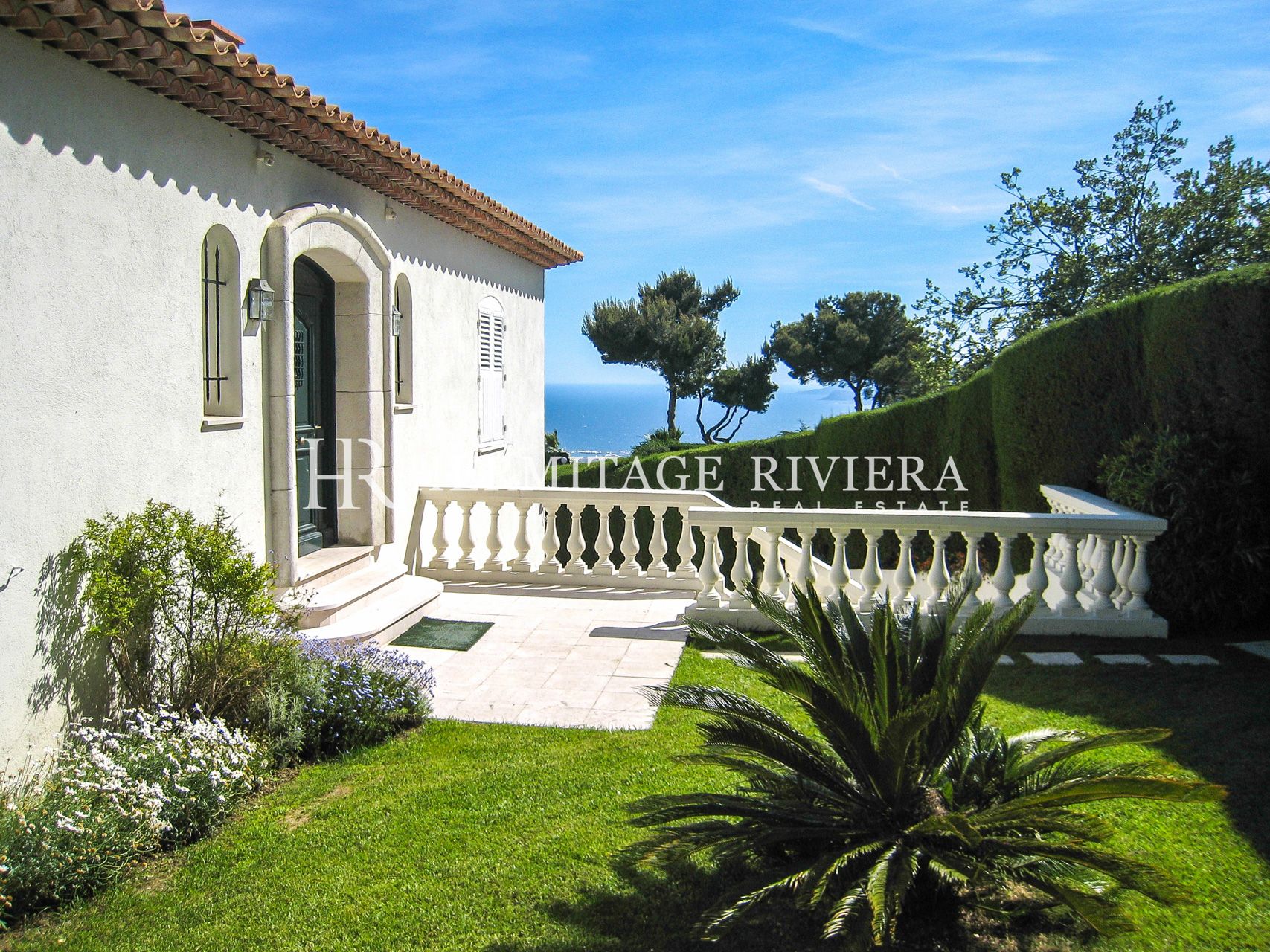 Stunning sea views - Pool - Flat garden (image 4)