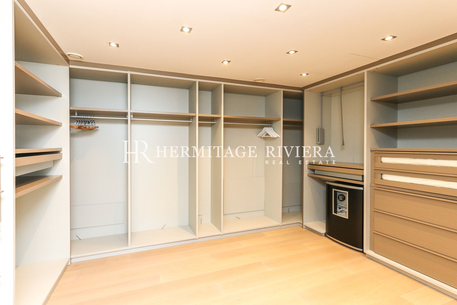 Property of two modern villas - Sea views - Pool (image 19)