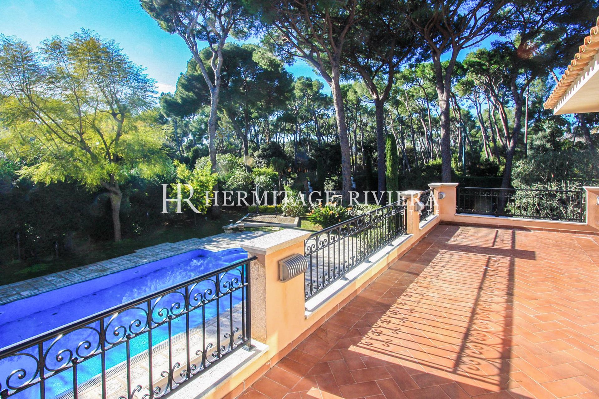 With flat garden (image 4)