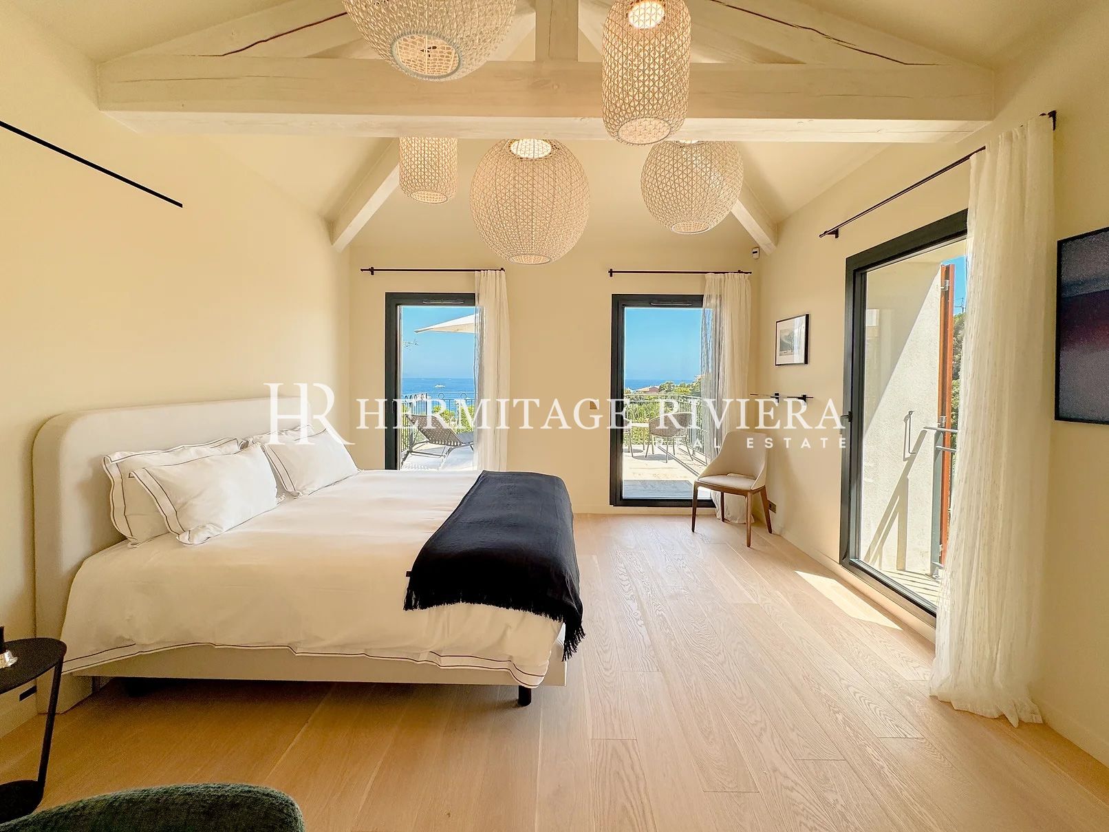 Renoveret villa med pool og havudsigt (billede 6)