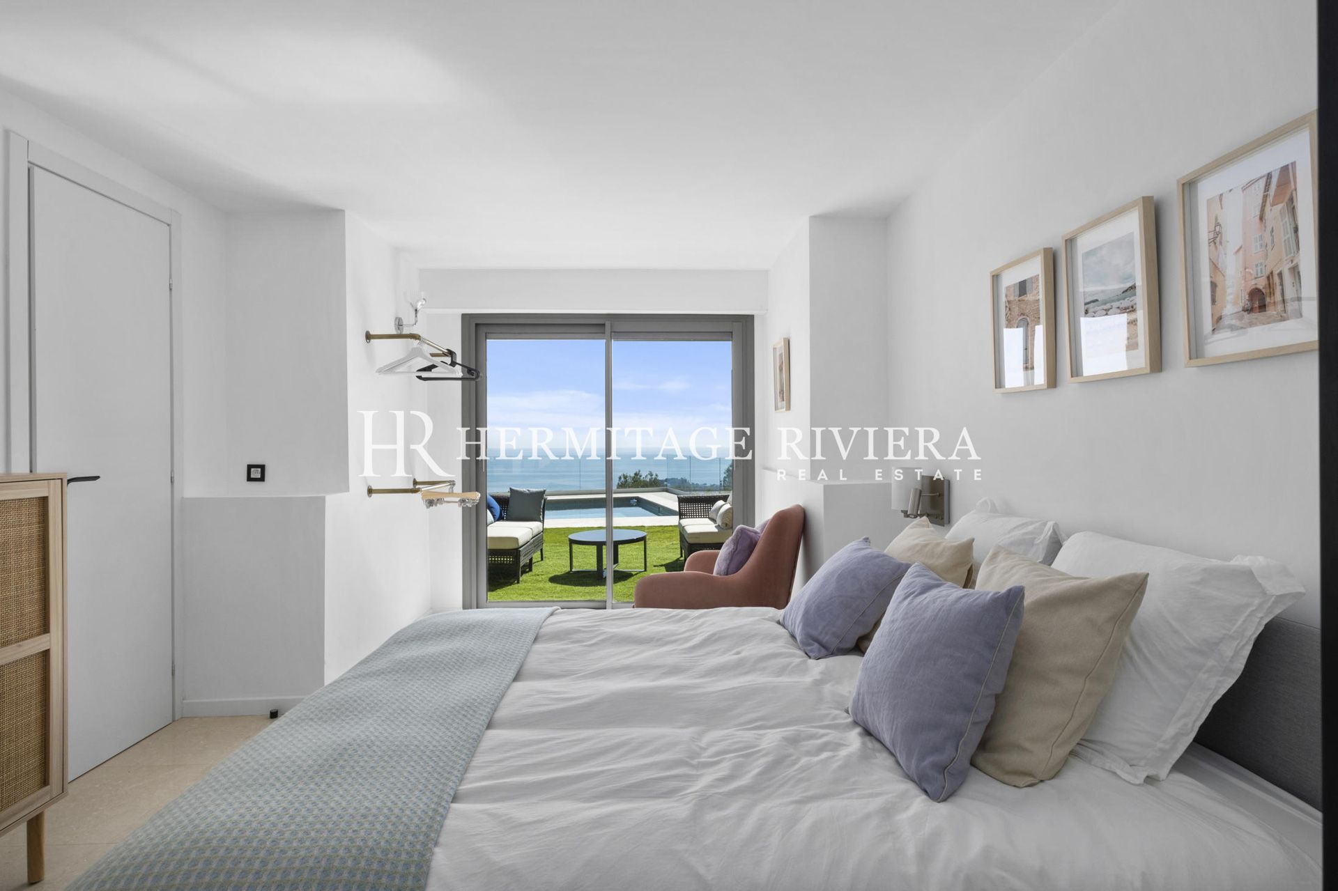 Contemporary property - Fantastique sea views - Pool (image 24)