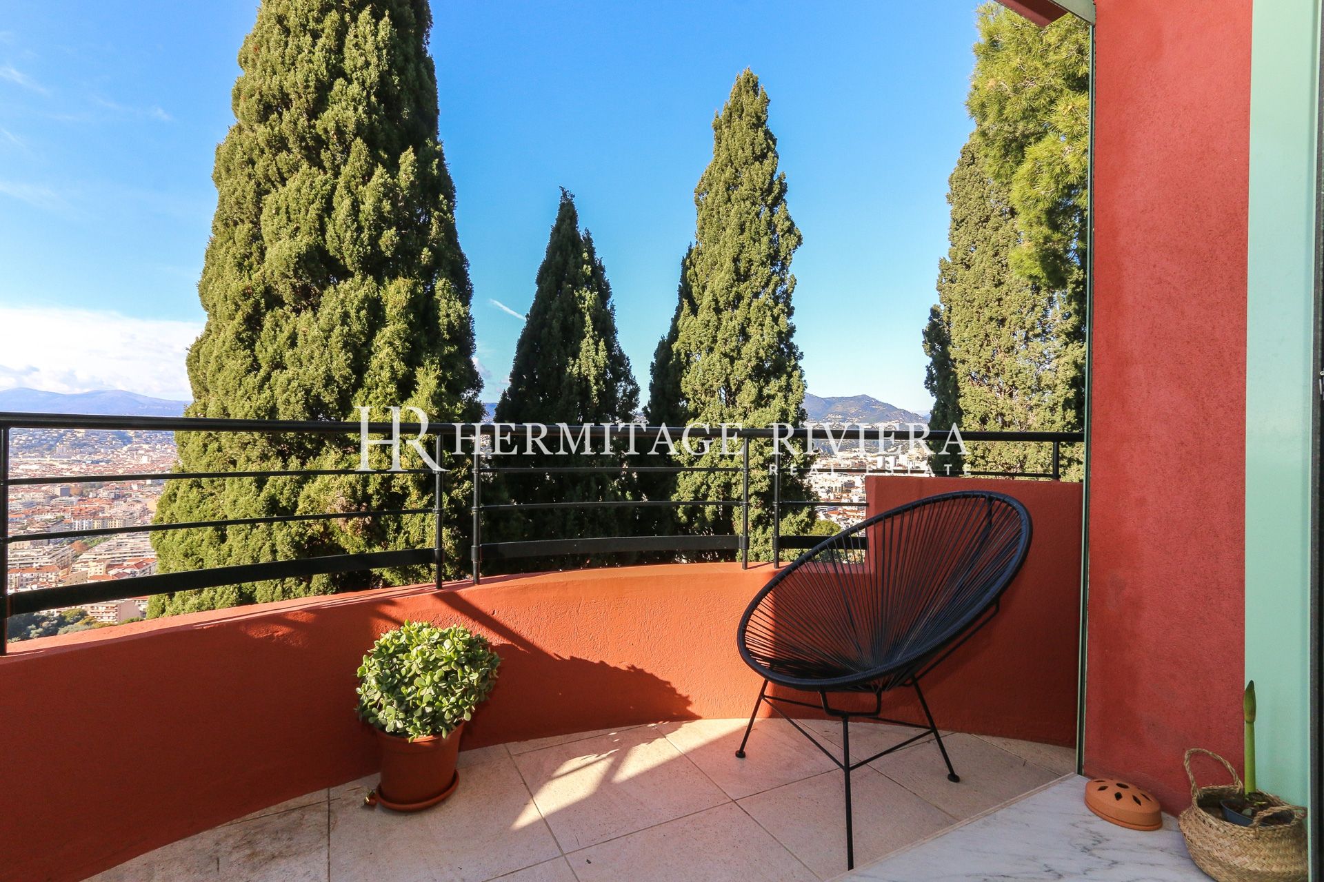 Two bedroom apartment - Roof terrace - View sea and port (image 4)