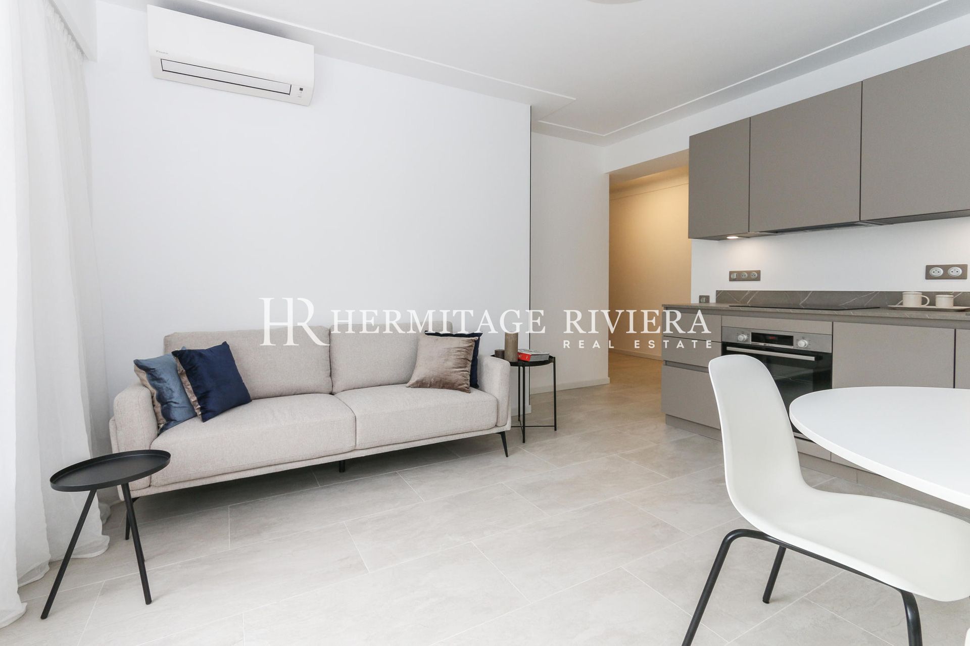 1 bedroom apartment - Renovated - Open-air terrace (image 6)
