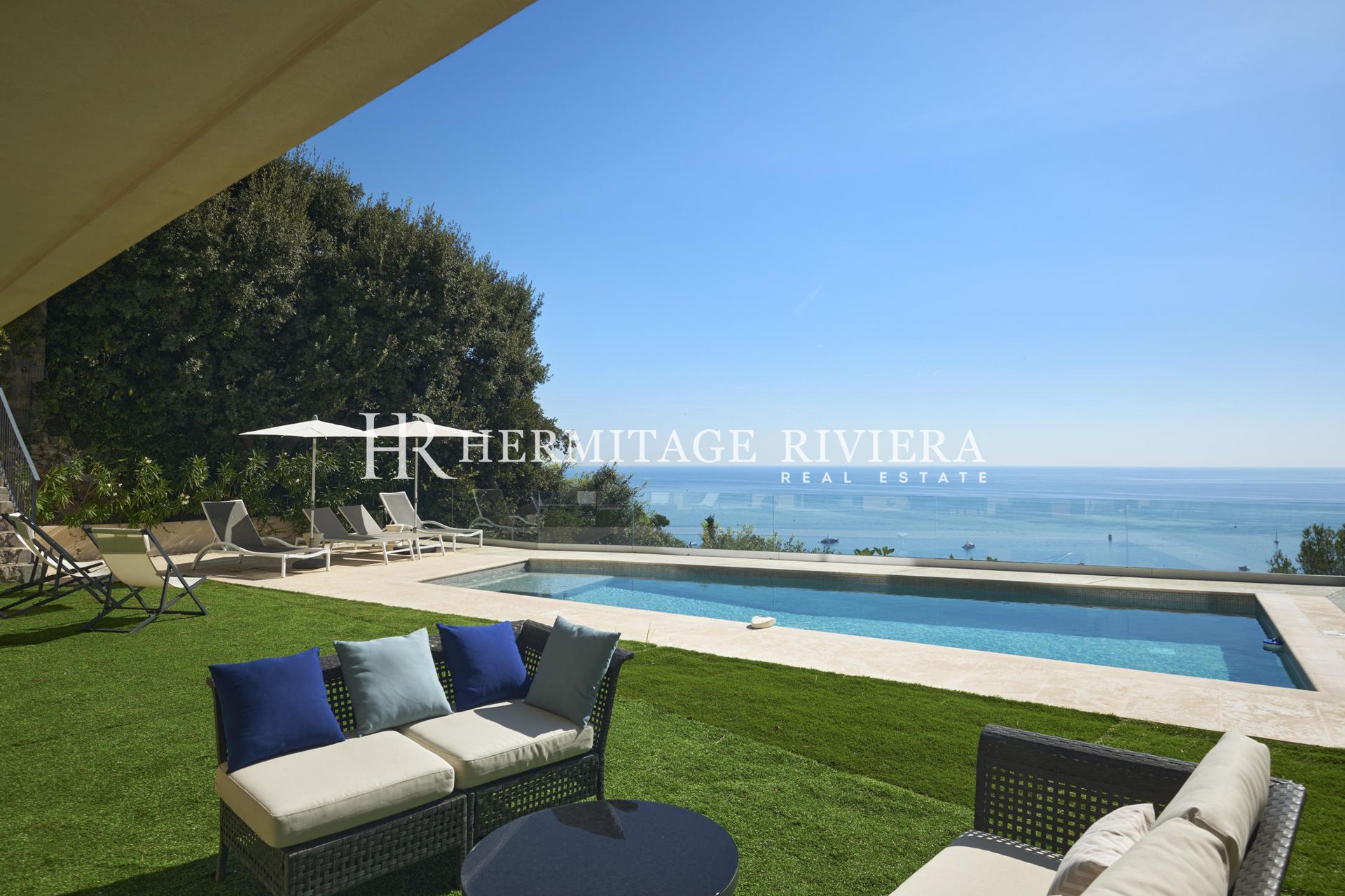 Contemporary property - Fantastique sea views - Pool (image 8)