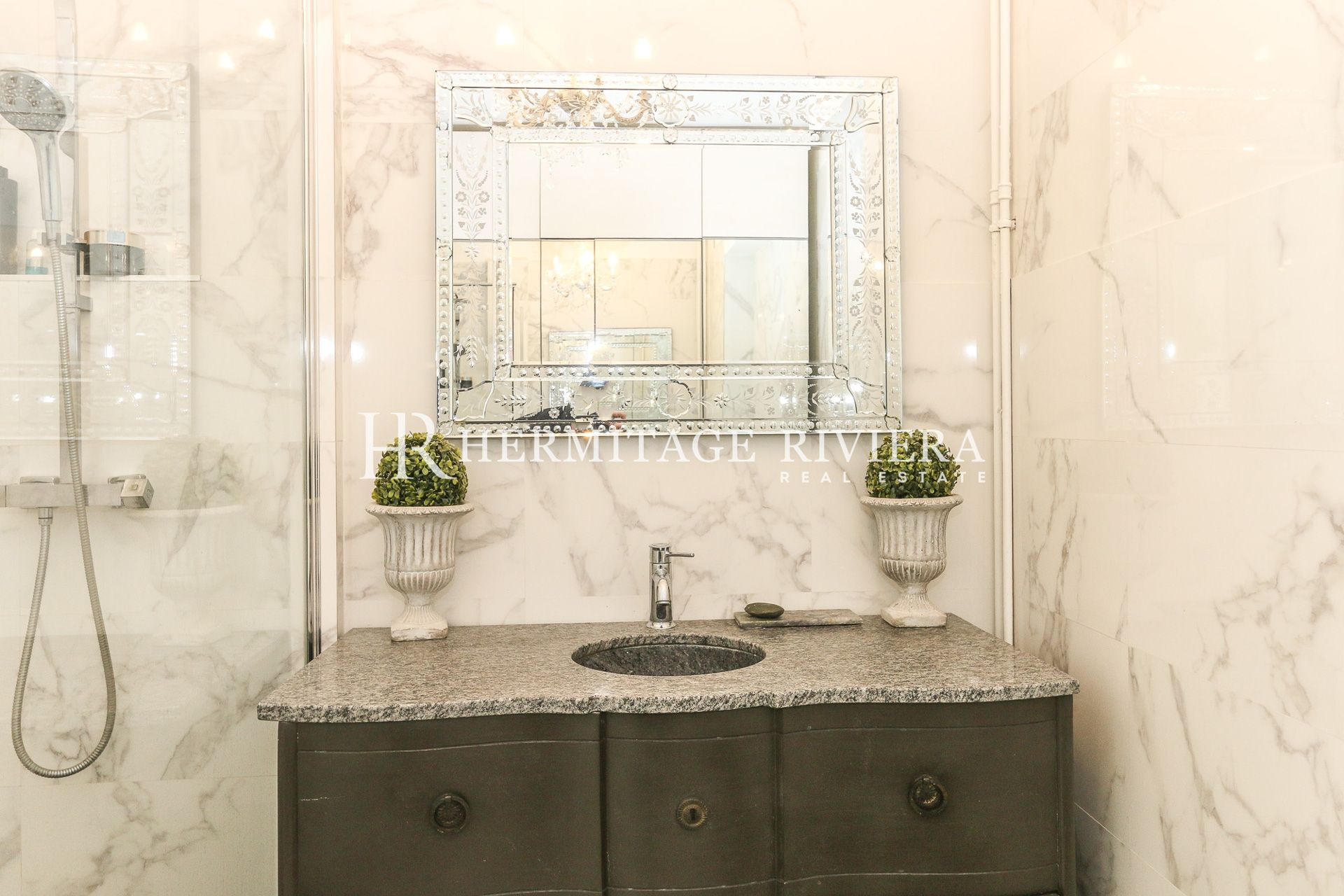 令人惊艳的翻新公寓,坐拥海景 (图片 19)