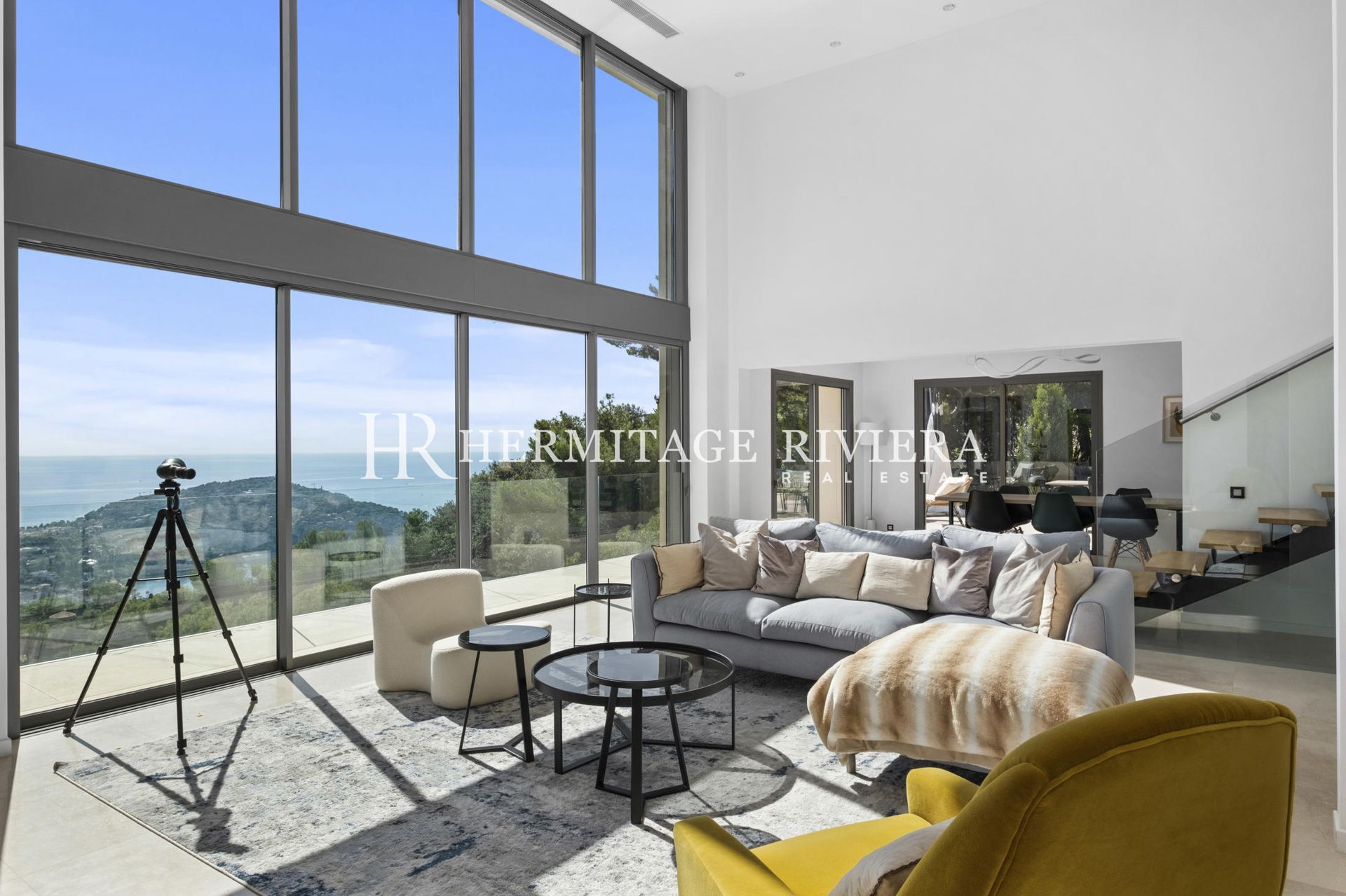 Contemporary property - Fantastique sea views - Pool (image 1)
