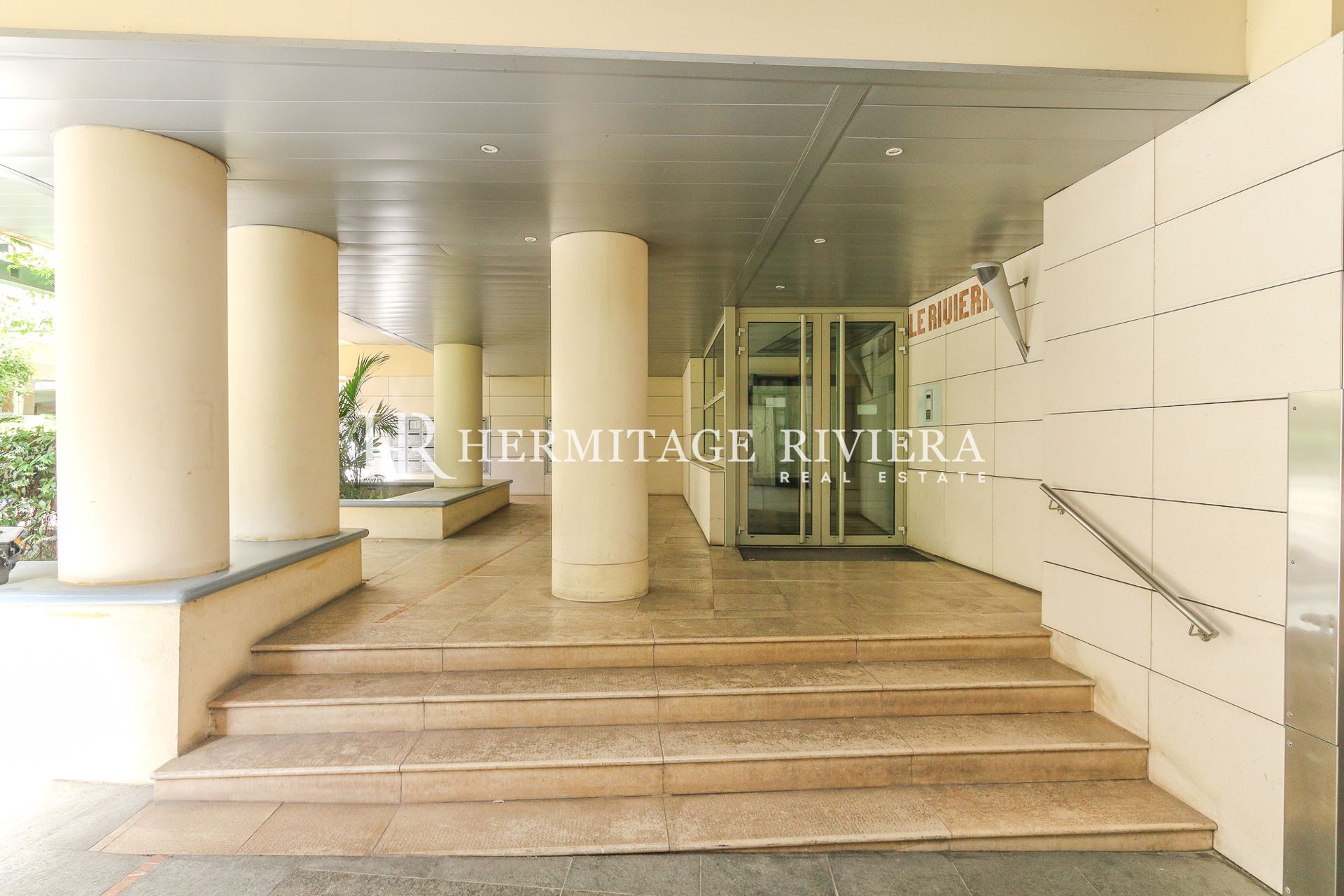 Monolocale con terrazza in piazza d'oro (immagine 17)