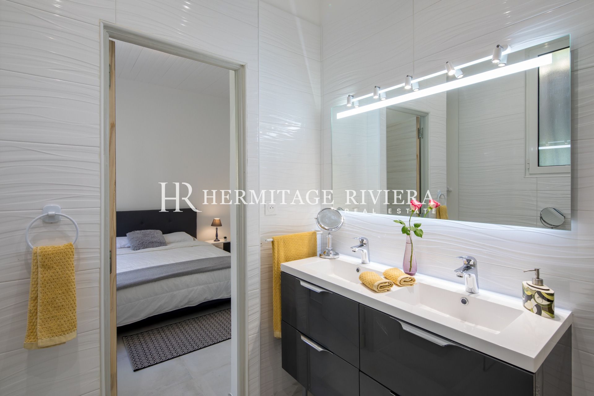 Close to the beach - Pool - Sea views (image 17)