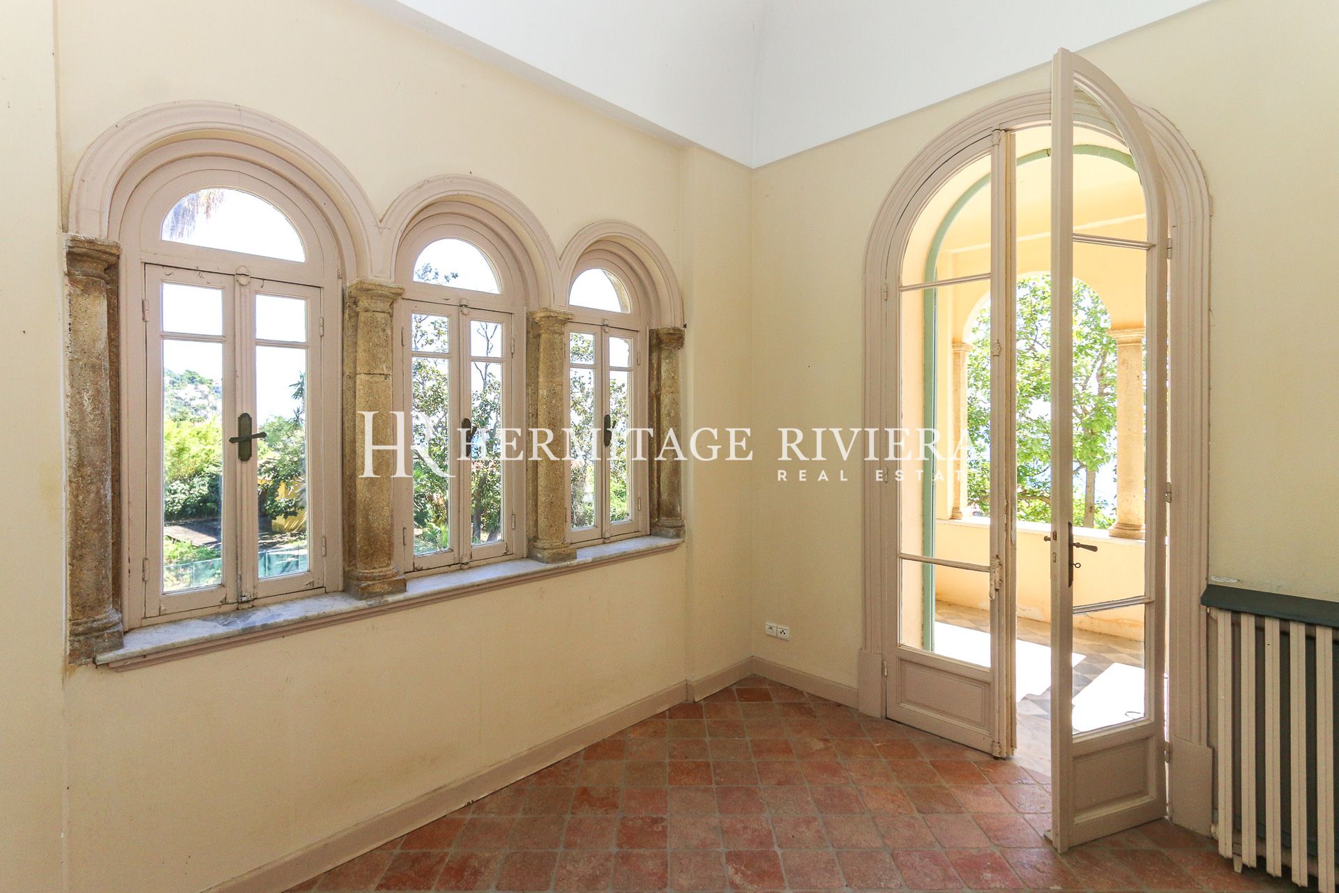 Elegant 19th century stone mansion with sea view (image 15)