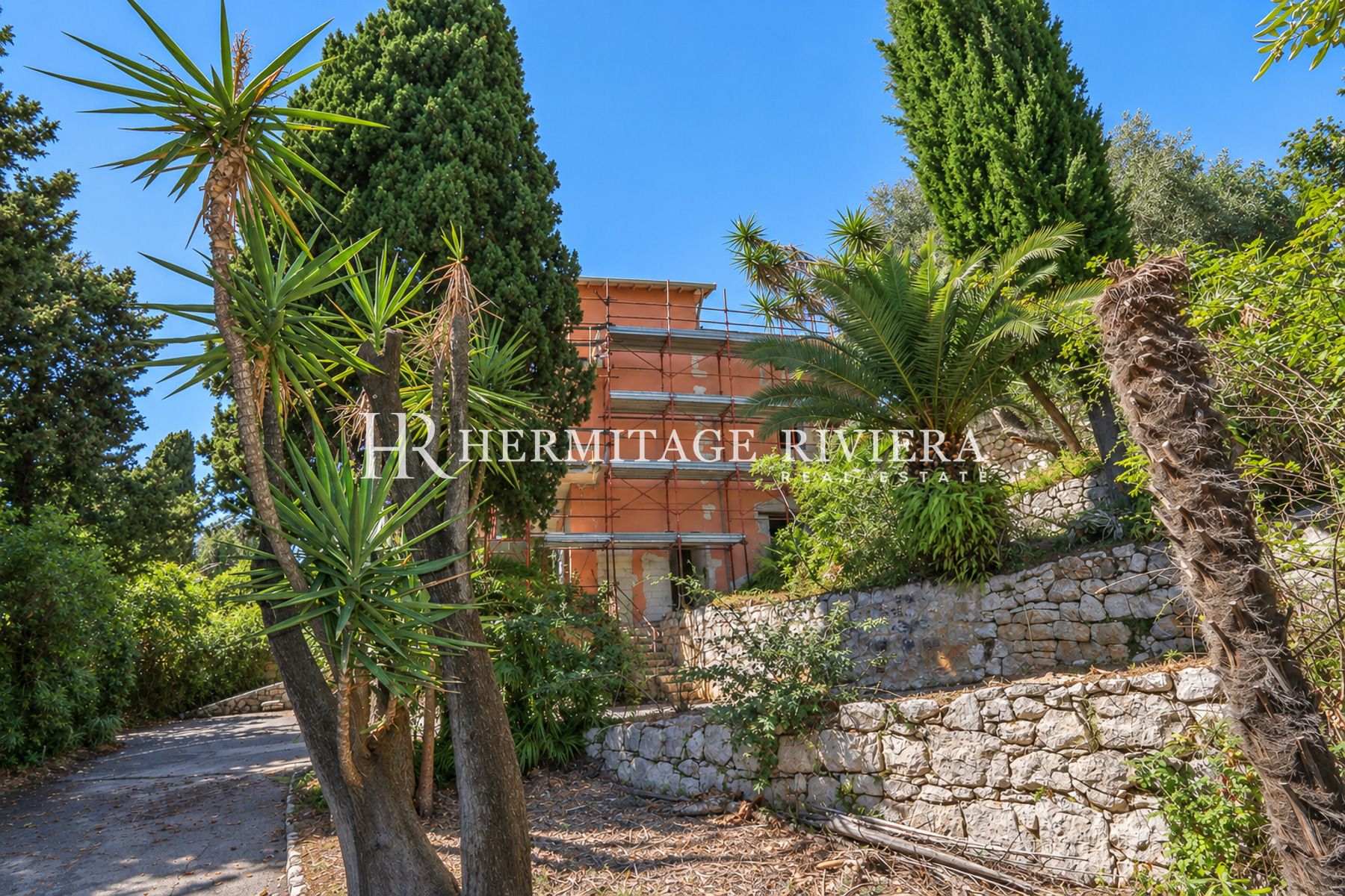 Villa in Menton Garavan Elegant 19th century stone mansion with sea view (image 27)