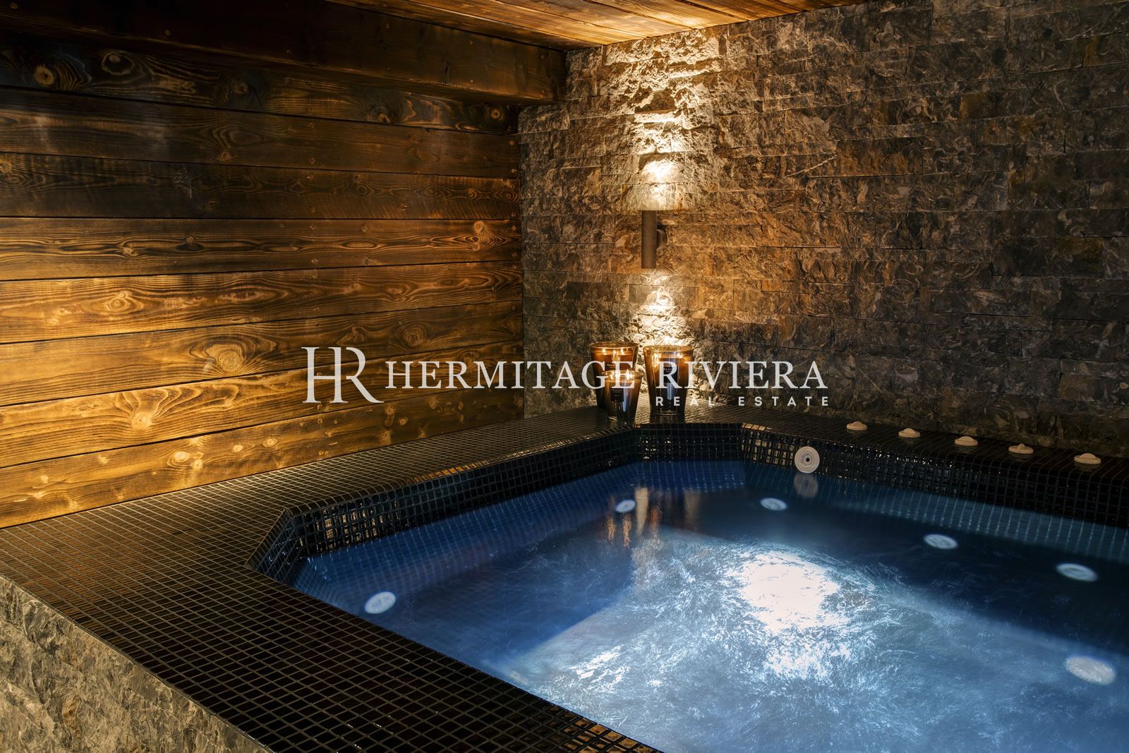 Luxury chalet by the slopes (image 26)
