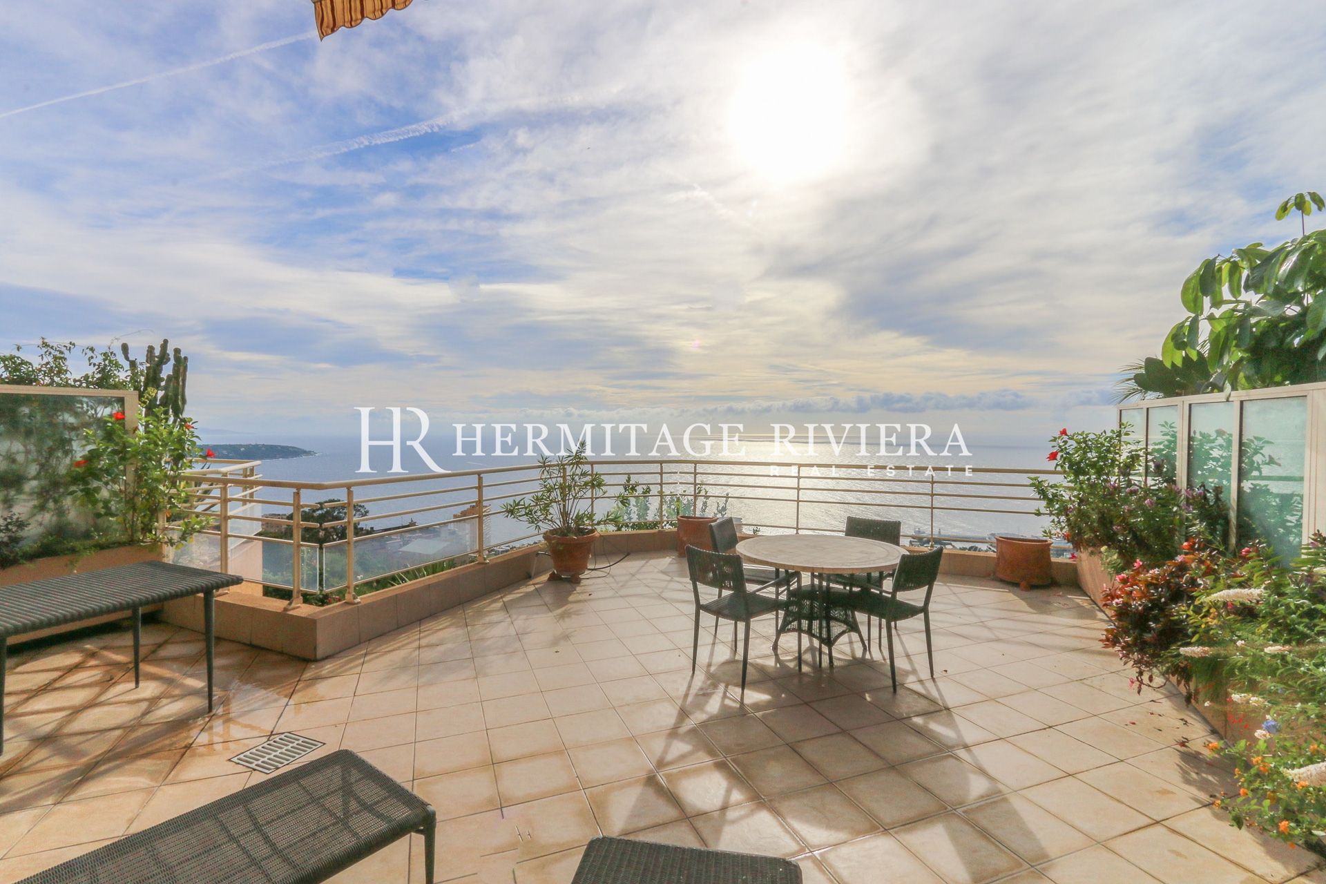 2 bedroom apartment - Duplex - View Monaco - Pool (image 3)