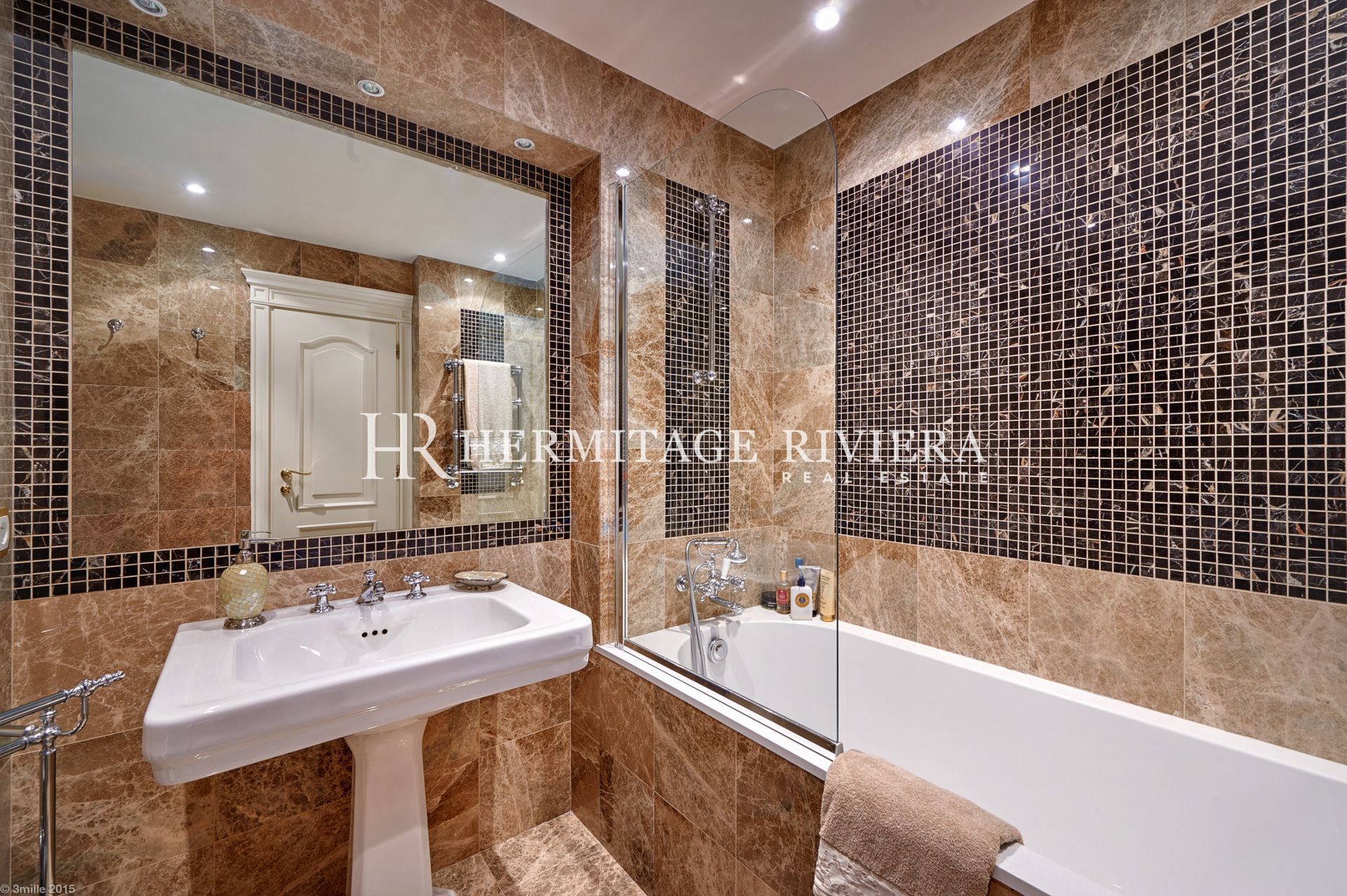 Stunning property - Tennis court - Football field - Heliport (image 13)