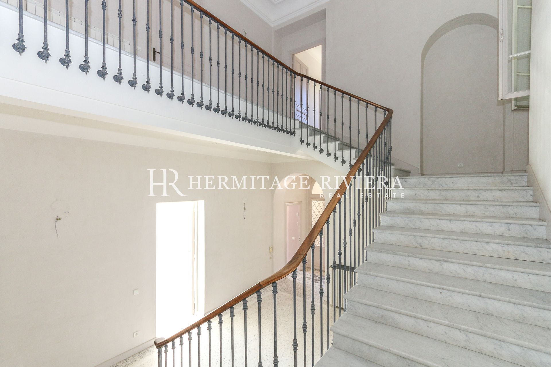 Elegant 19th century stone mansion with sea view (image 23)