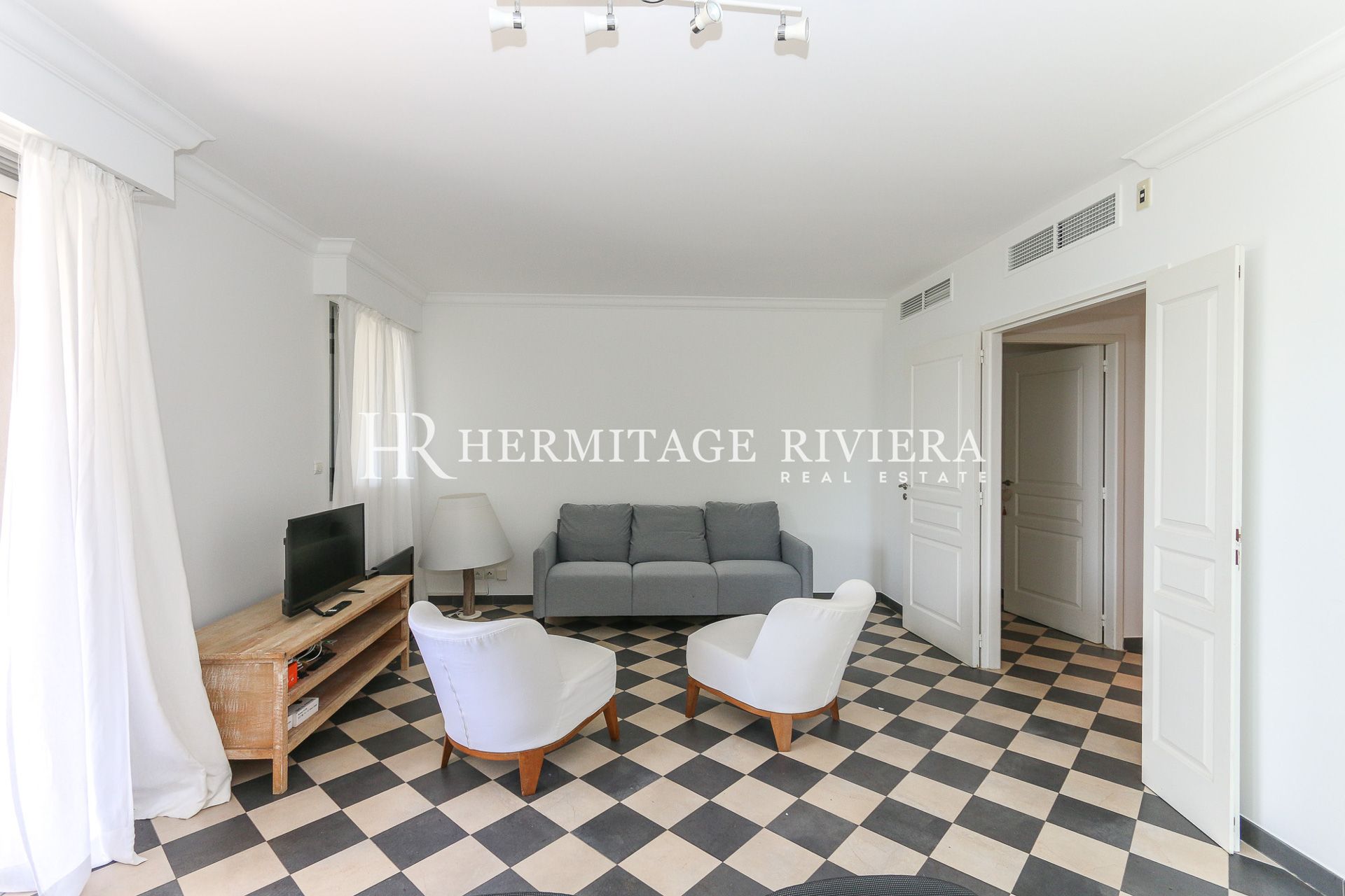 Appartamento con 3 camere da letto e giardino privato (immagine 11)