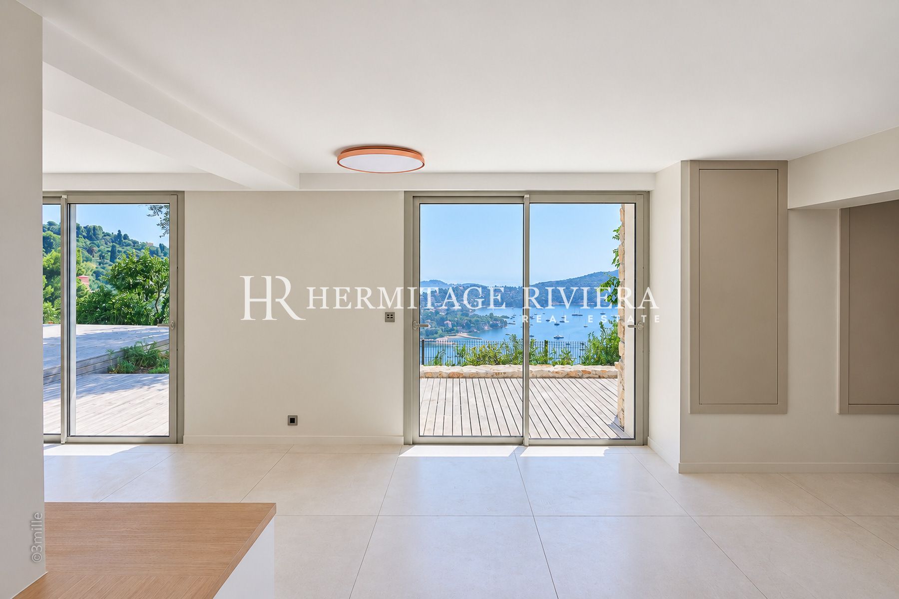 Villa in Villefranche-sur-Mer Modern property - Overlooking the Bay of Villefranche - Pool  (image 29)