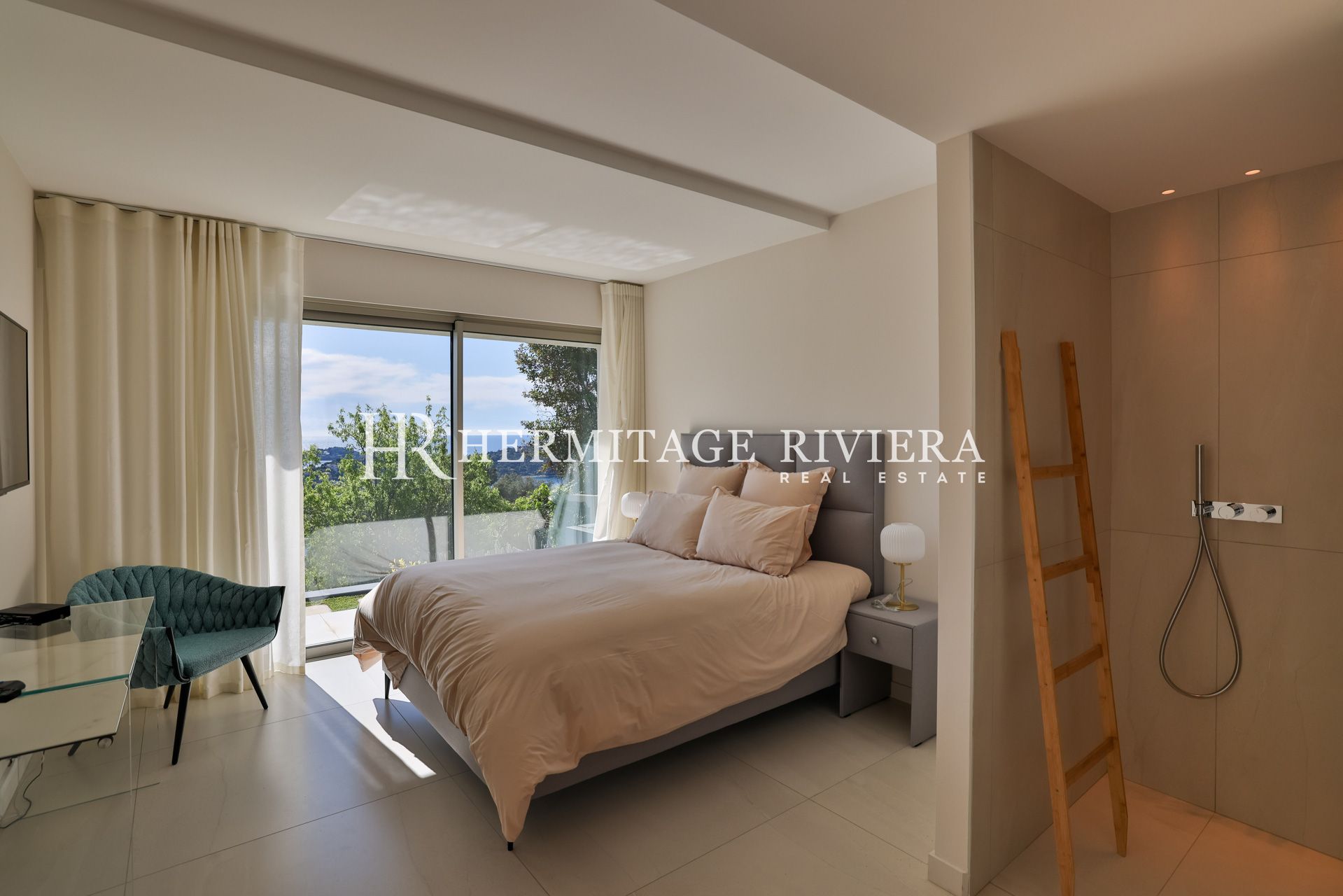 Luxury property - Sew Views - Pool (image 16)