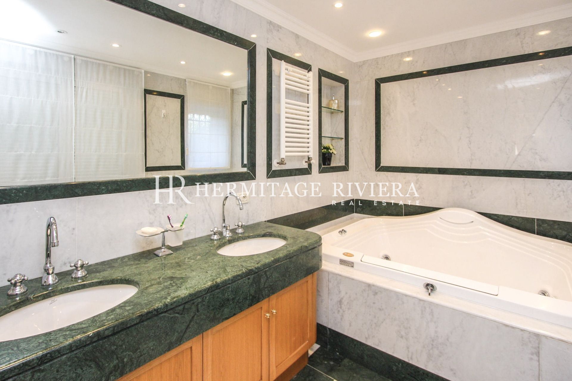 With flat garden (image 11)