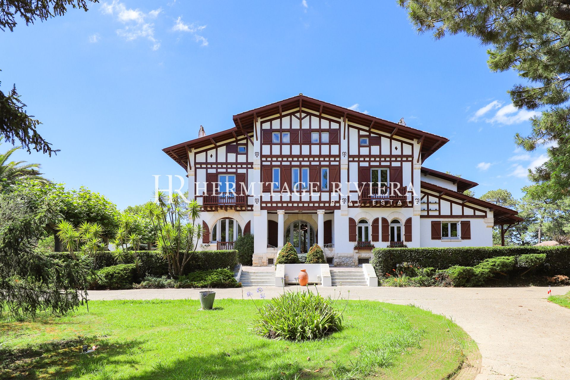 Property - 7 bedrooms - Cinema - Pool - Sea view (image 1)