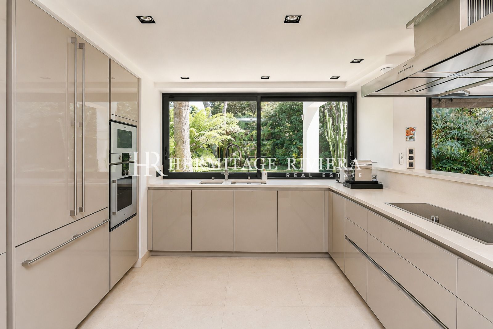 Cuisine 2 of modern property for rental Cap-Ferrat, close to Passable beach