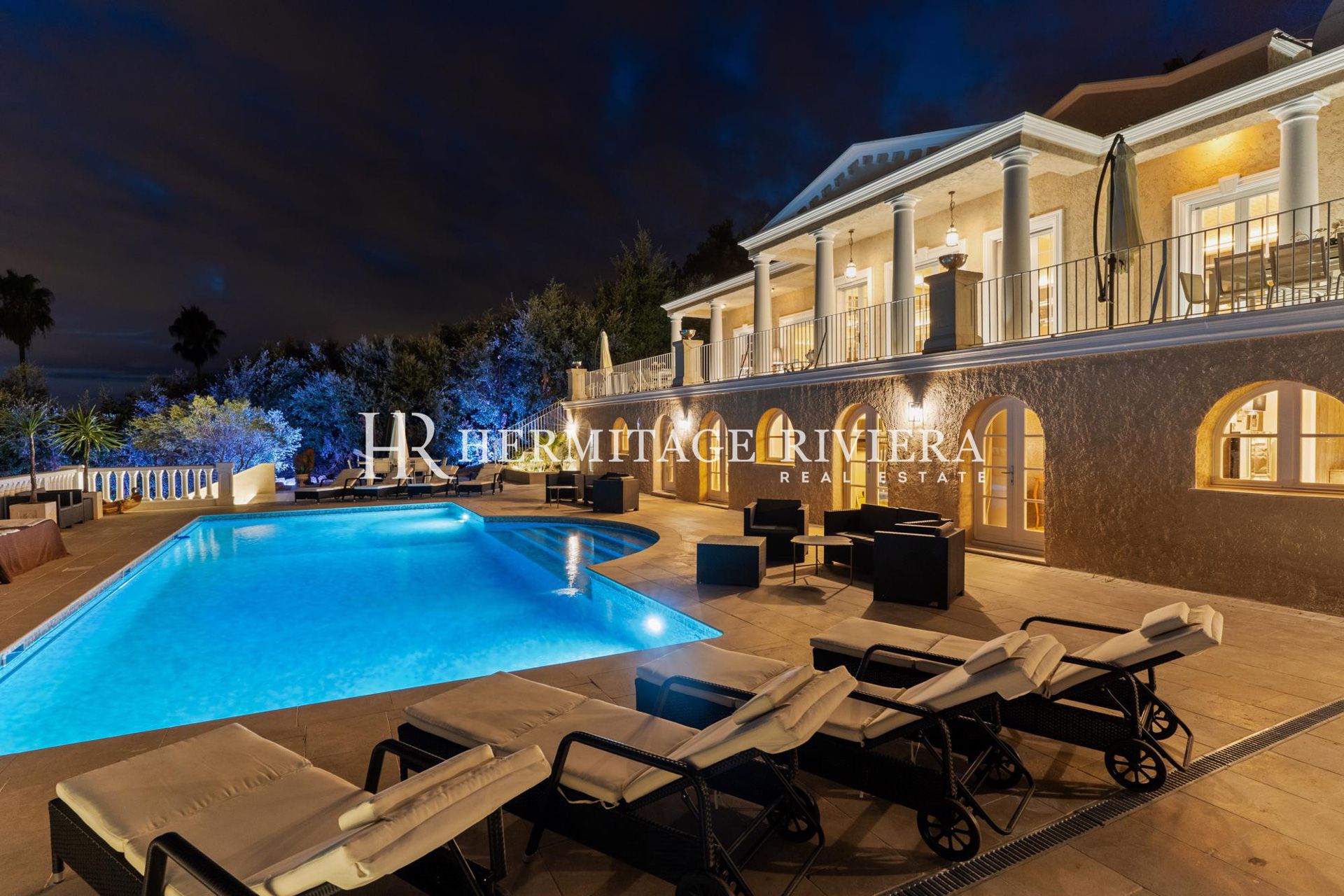 Stunning luxury property with helipad and pool (image 43)